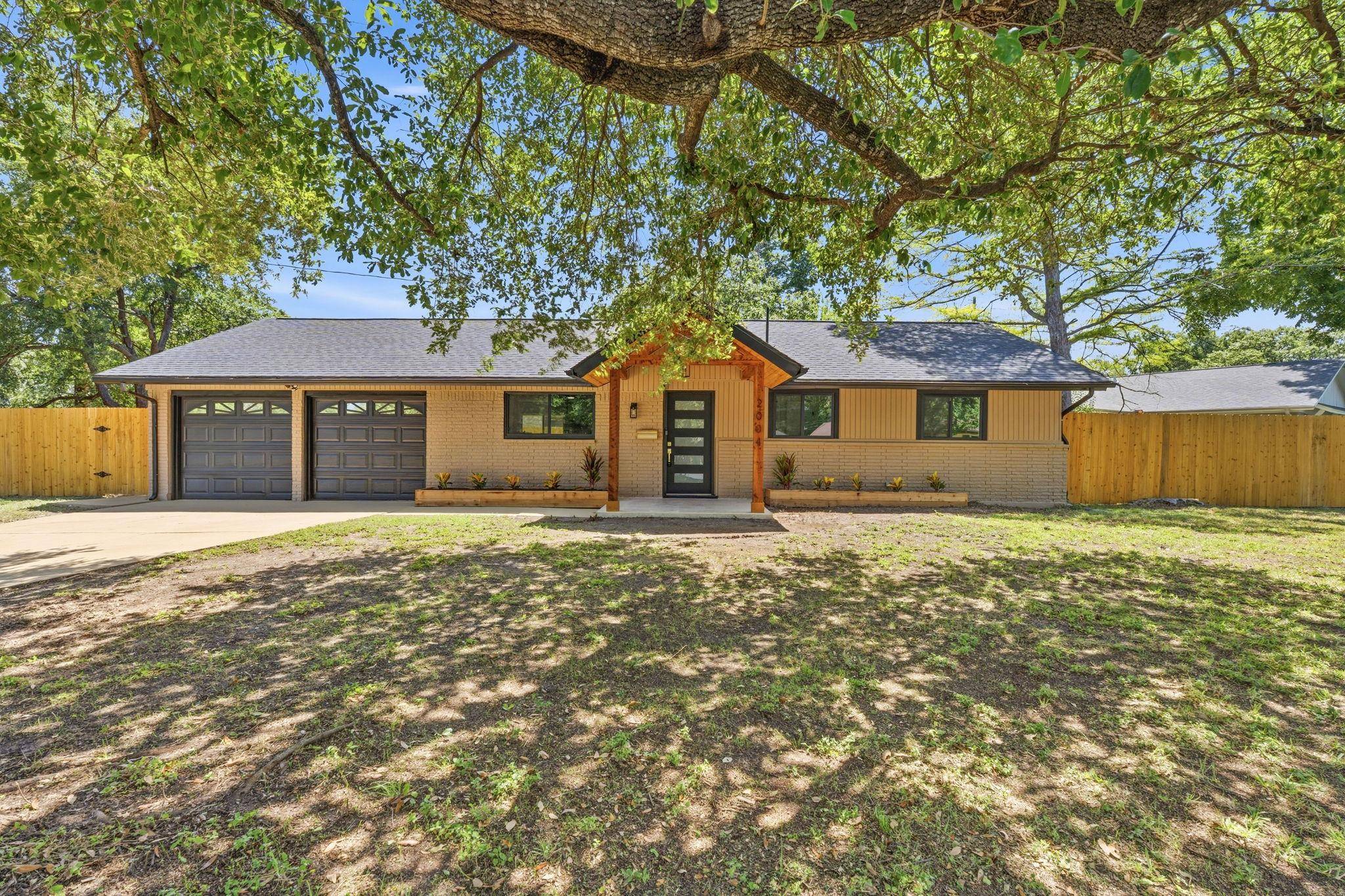 2004 Teakwood DR, Austin, TX 78757