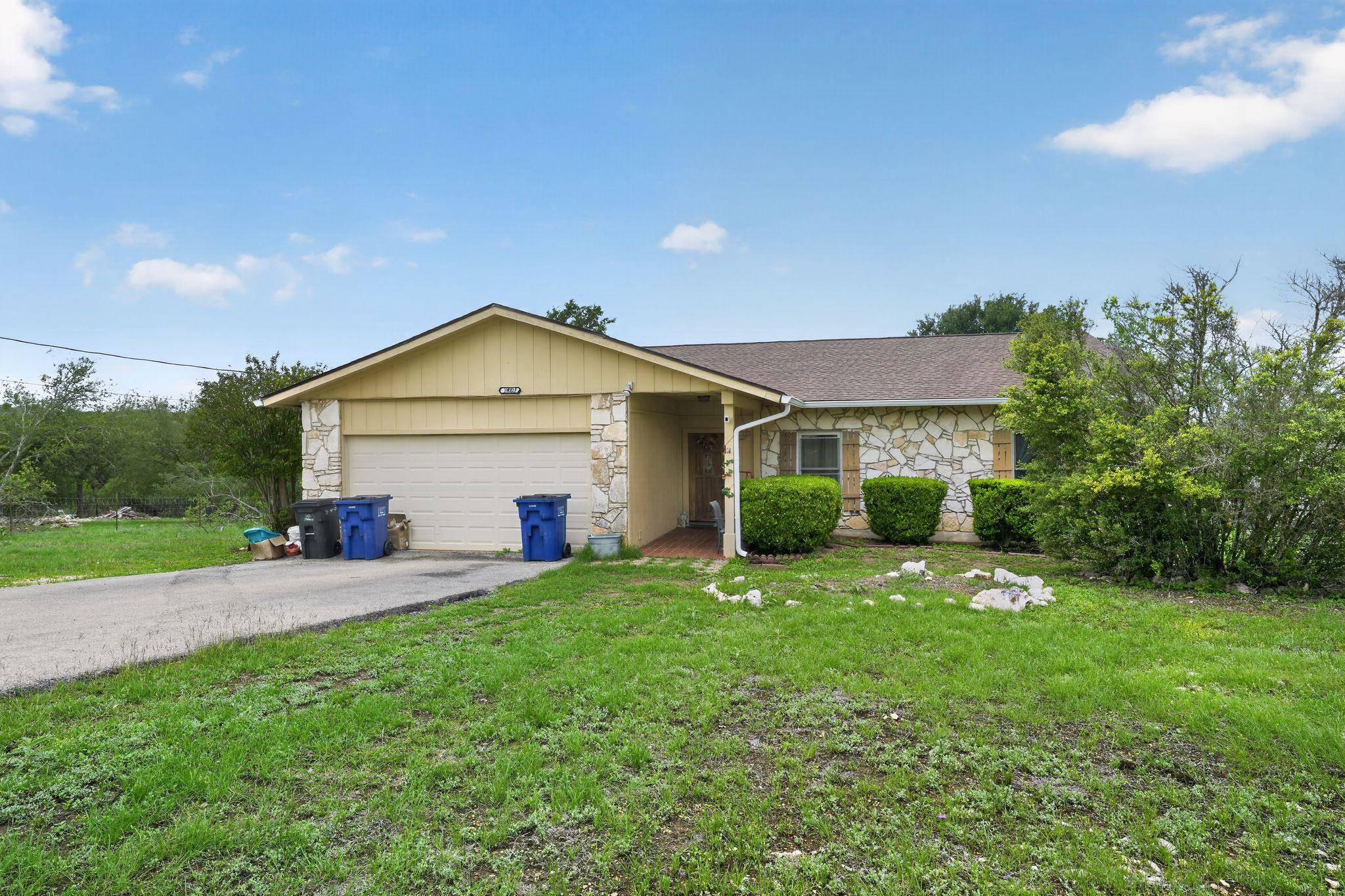902 Lazy LN, San Marcos, TX 78666