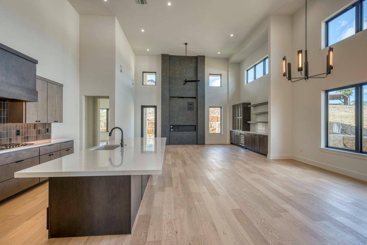 119 Via Roma CT, Horseshoe Bay, TX 78657