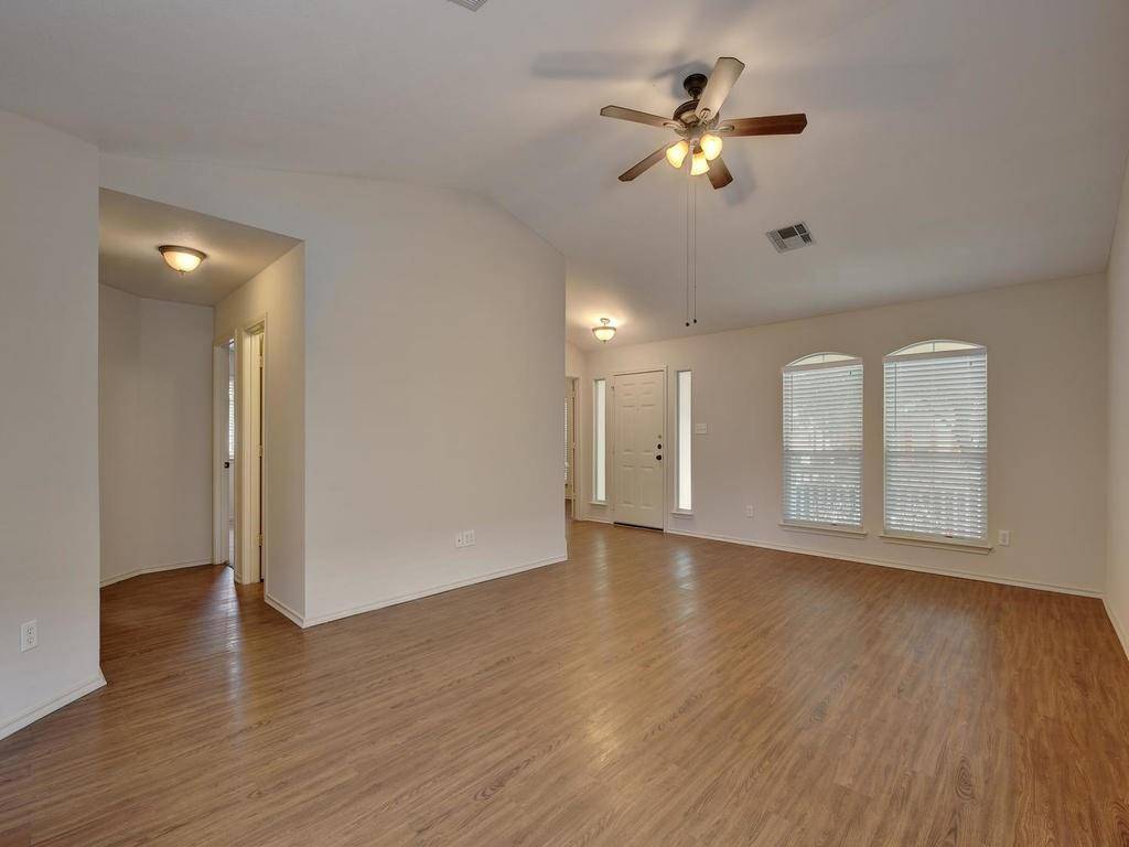 136 Strawn, Kyle, TX 78640