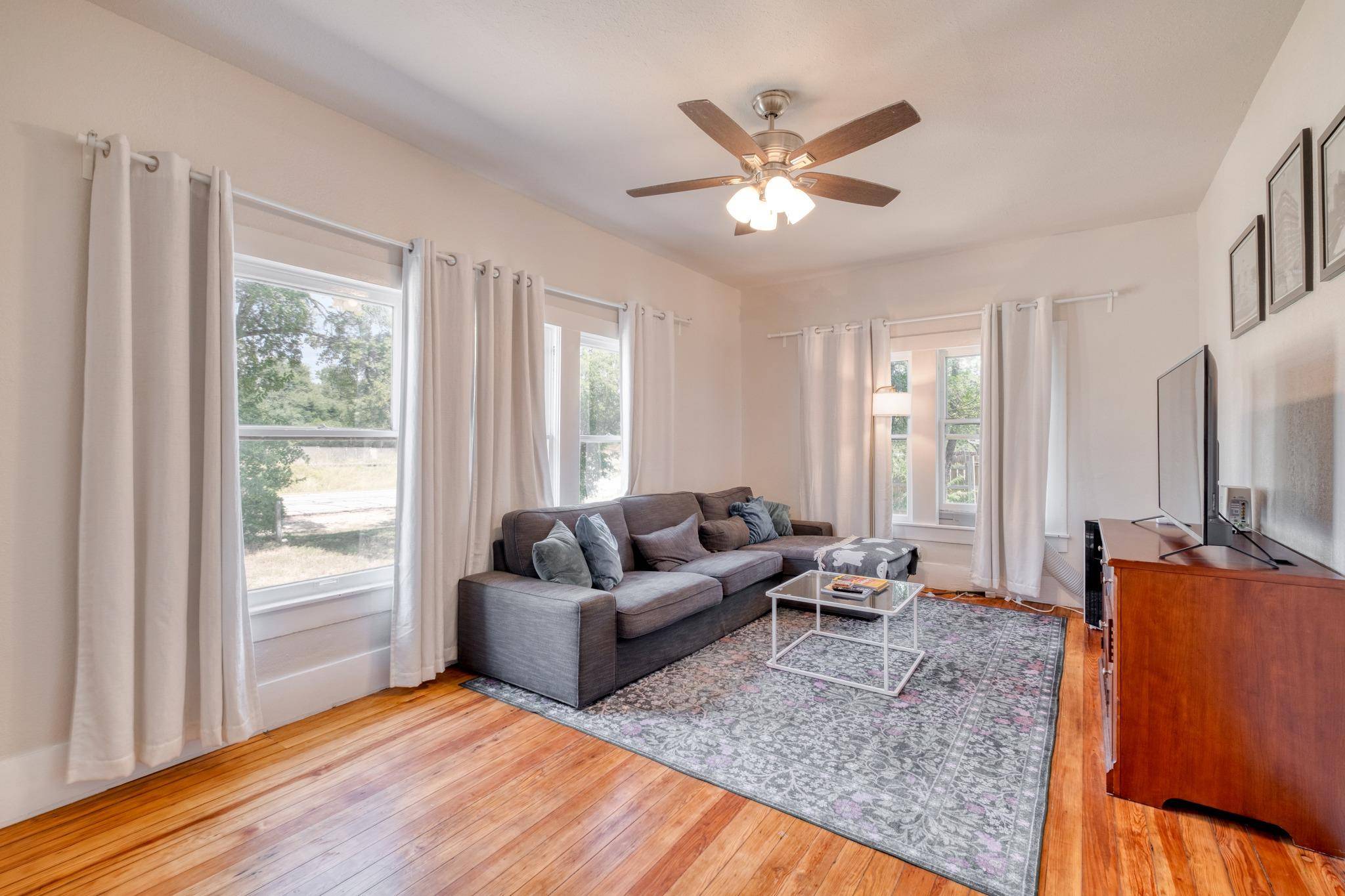 905 Bellview Ave, Round Rock, TX 78681