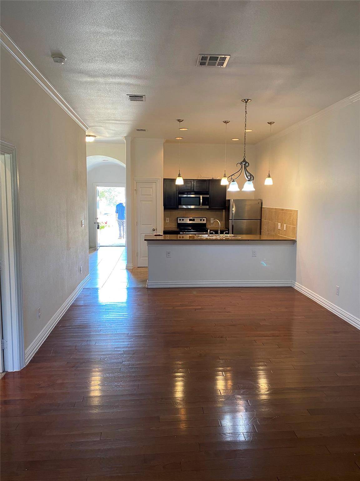 404 Mesa DR, Del Valle, TX 78617