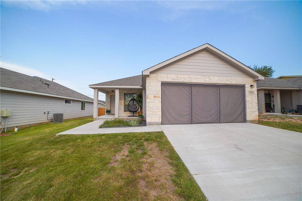 735 Dogwood LN, Cottonwood Shores, TX 78657