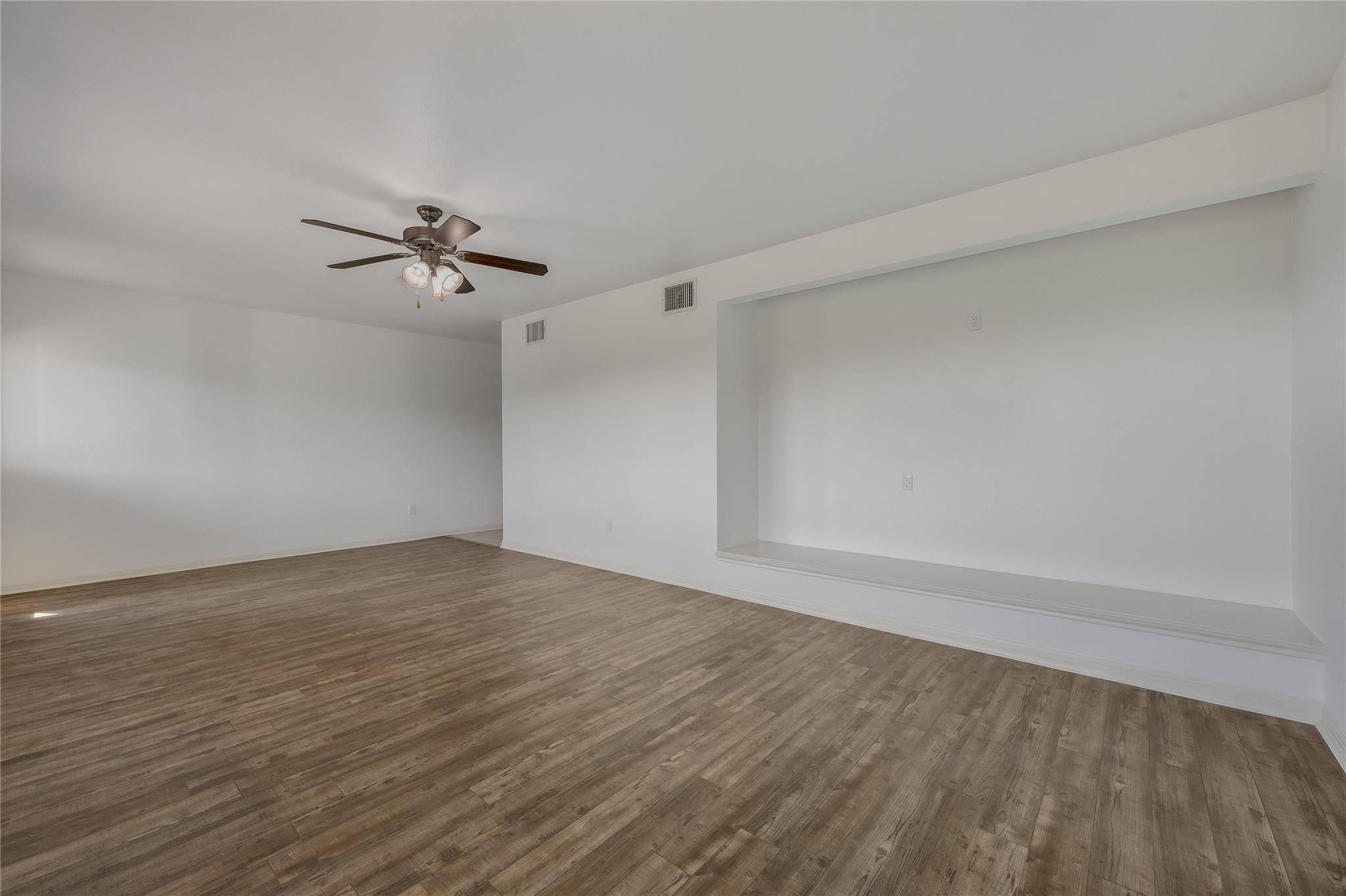 445 Venture BLVD S, Point Venture, TX 78645