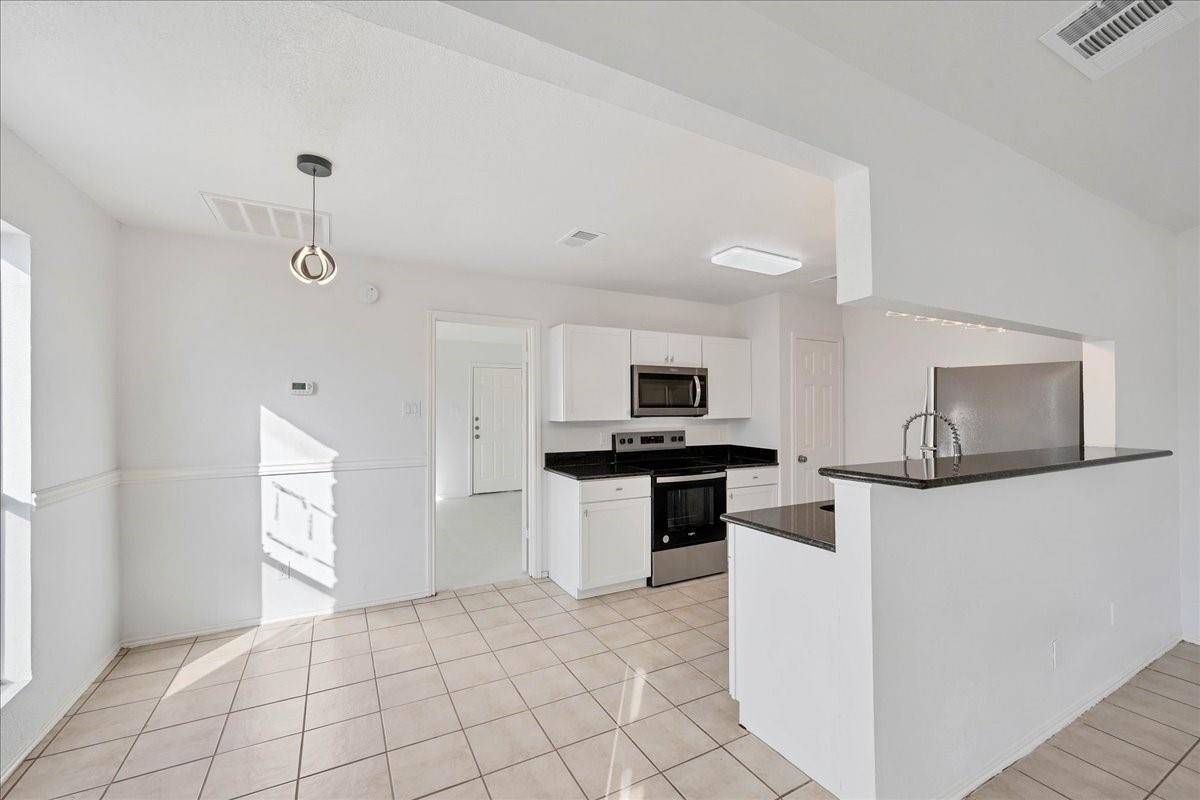 421 Fantail LOOP #B, Lakeway, TX 78734
