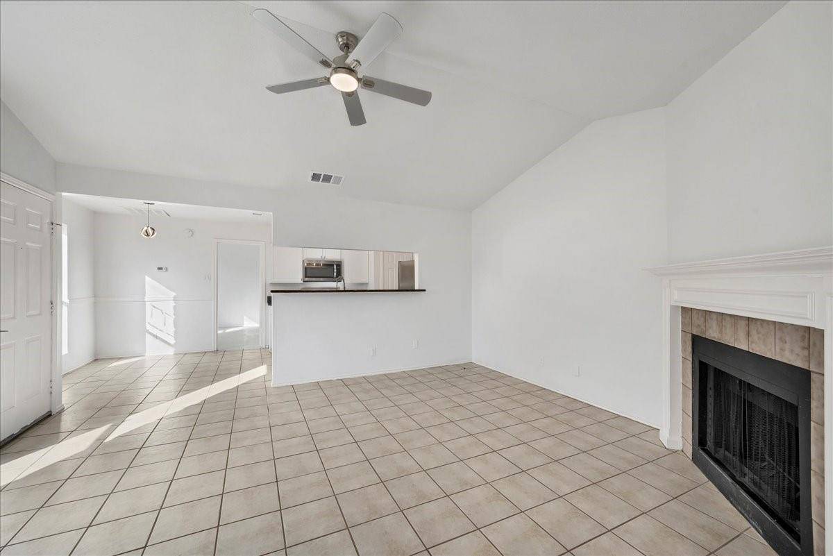 421 Fantail LOOP #B, Lakeway, TX 78734