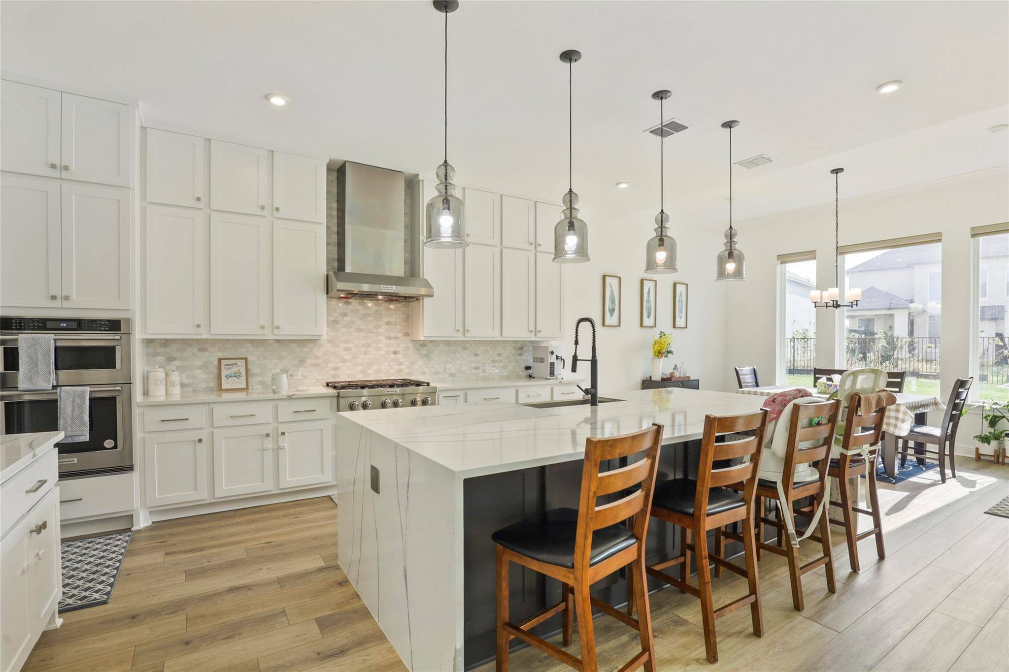 933 Trevi Fontana DR, Leander, TX 78641