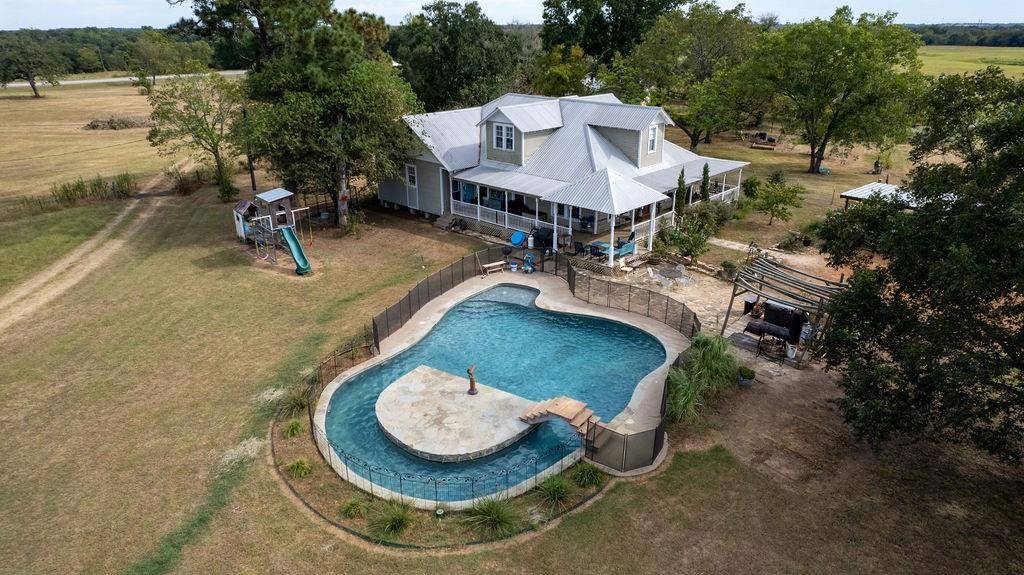 1046 PR 3271, Lincoln, TX 78948
