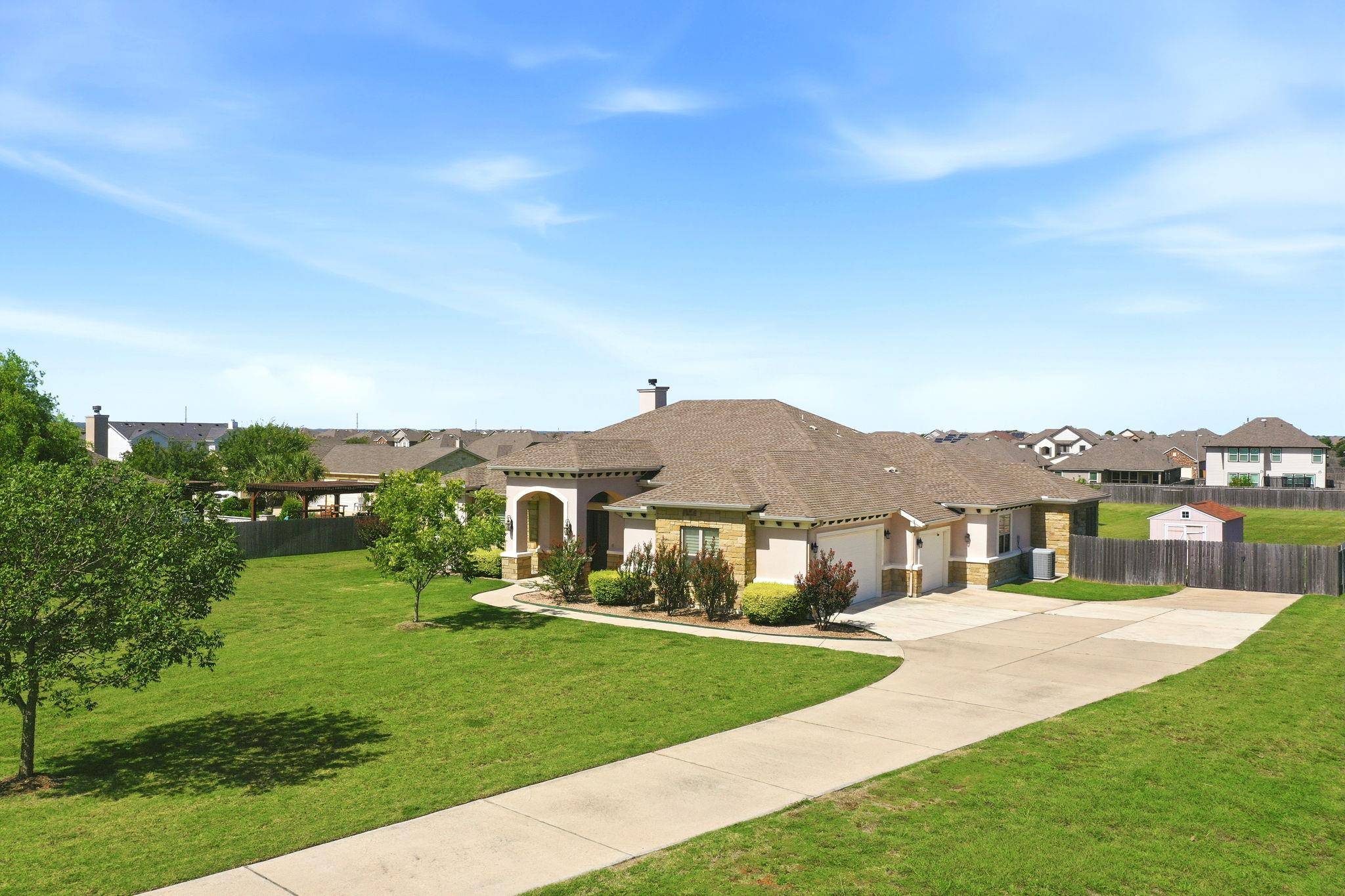 120 W Vienna DR, Hutto, TX 78634
