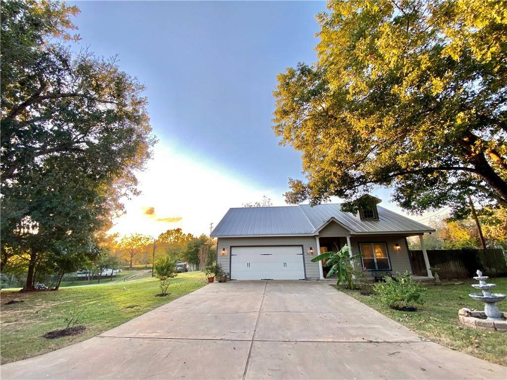 102 Lower Wood LN, Bastrop, TX 78602