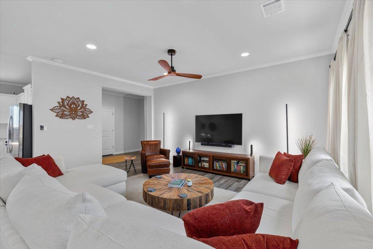 242 Trailside LN, Bastrop, TX 78602