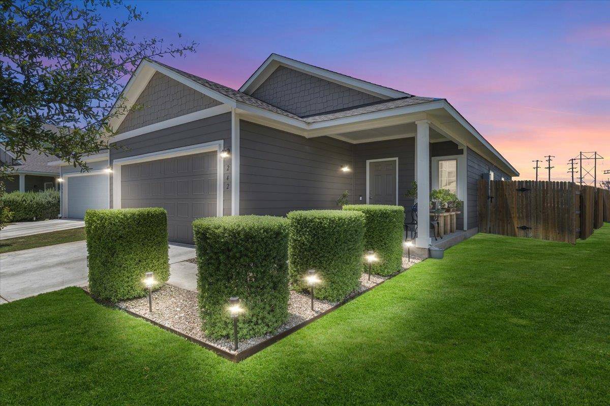 242 Trailside LN, Bastrop, TX 78602
