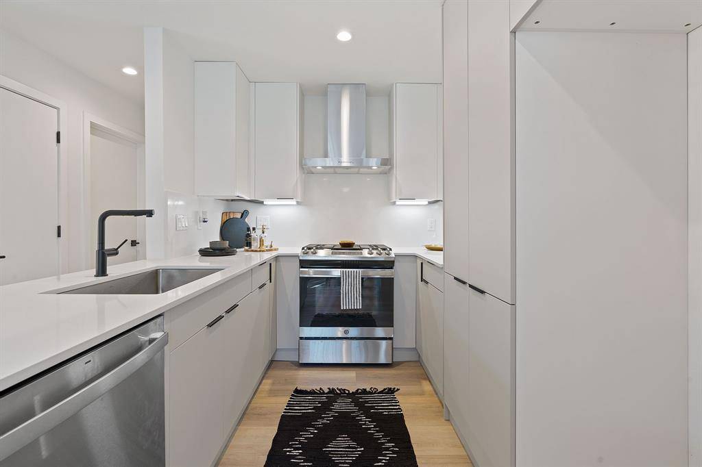 1900 Albury CV #D, Austin, TX 78758