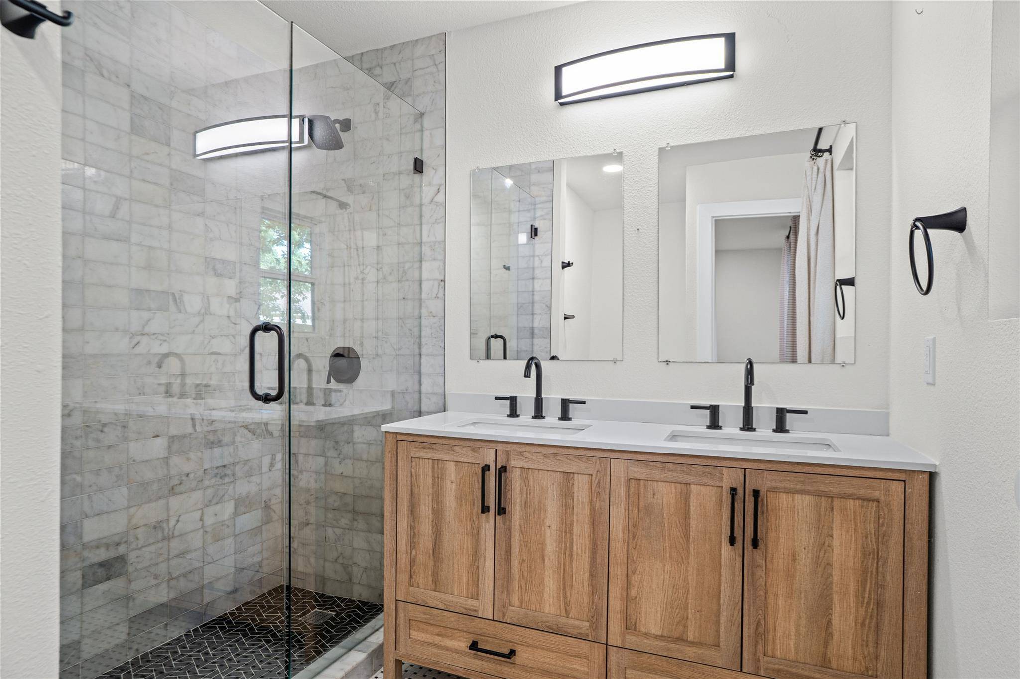 2400 Broken Oak DR, Austin, TX 78745