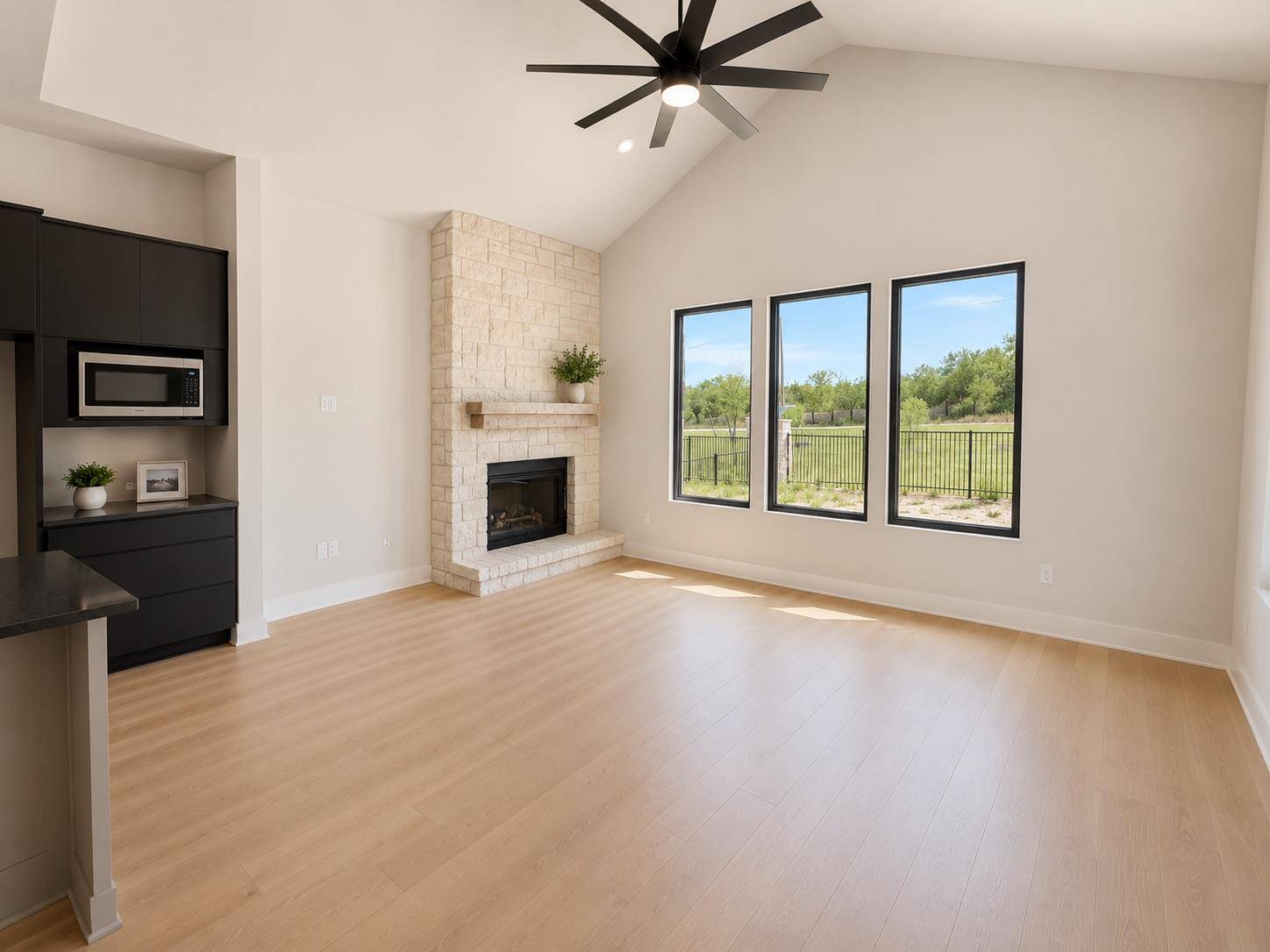 711 N Paleface Ranch RD #4, Spicewood, TX 78669