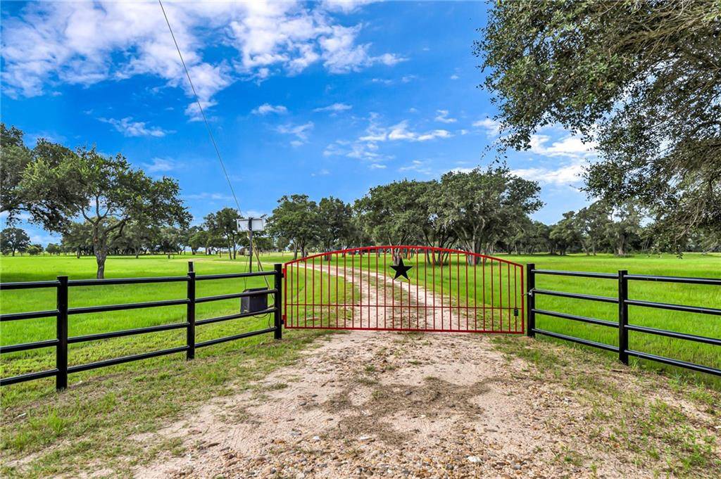 1103 Deer Run RD, Eagle Lake, TX 77442
