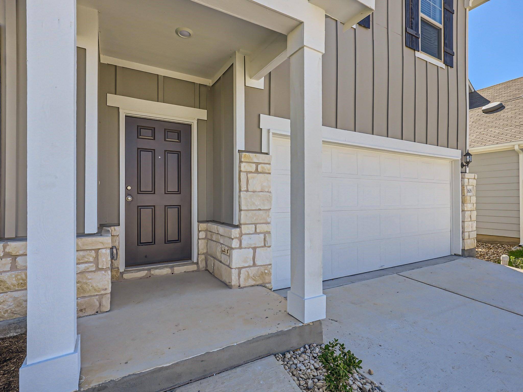 1608 Holly Lake DR, Leander, TX 78641