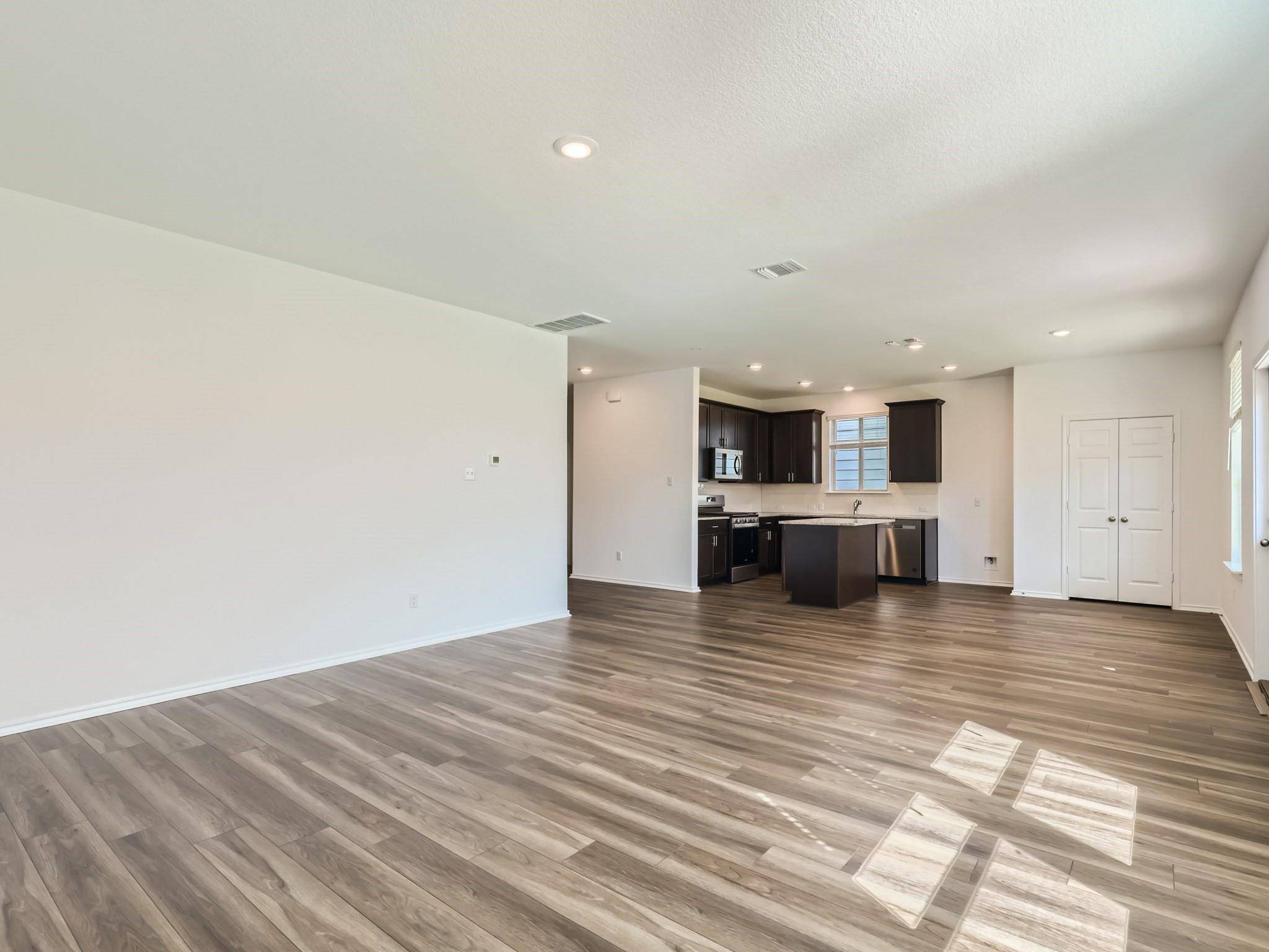 1608 Holly Lake DR, Leander, TX 78641
