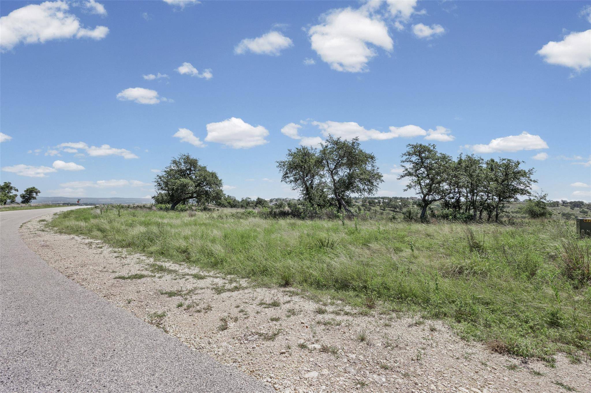 151 Falling Oak DR, Blanco, TX 78606