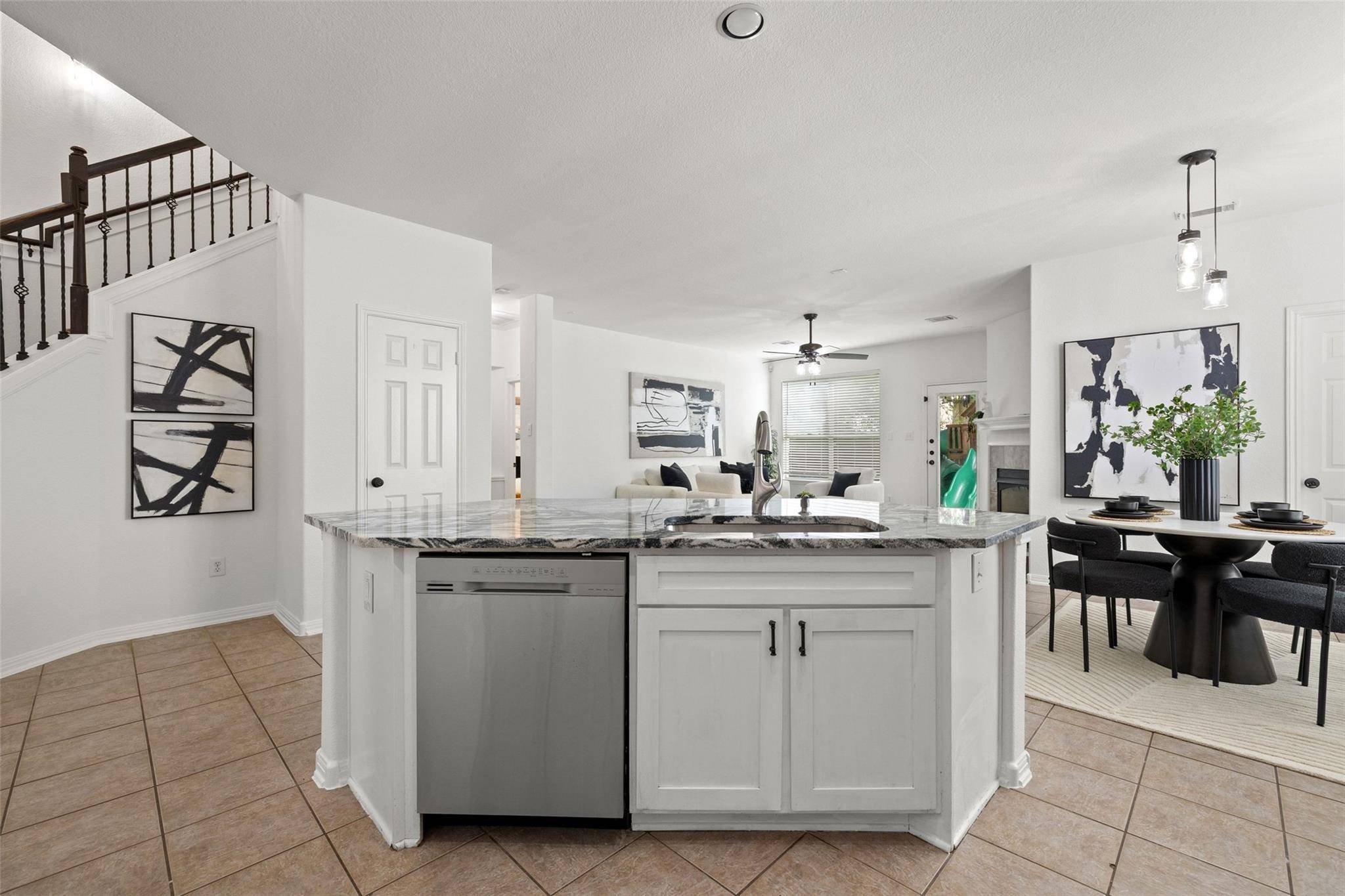 1712 Lynnville TRL, Austin, TX 78727