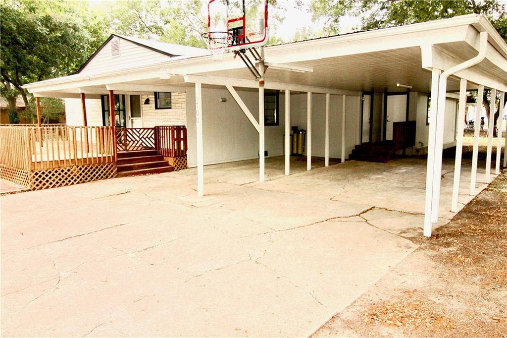 1700 W 7th ST, Taylor, TX 76574