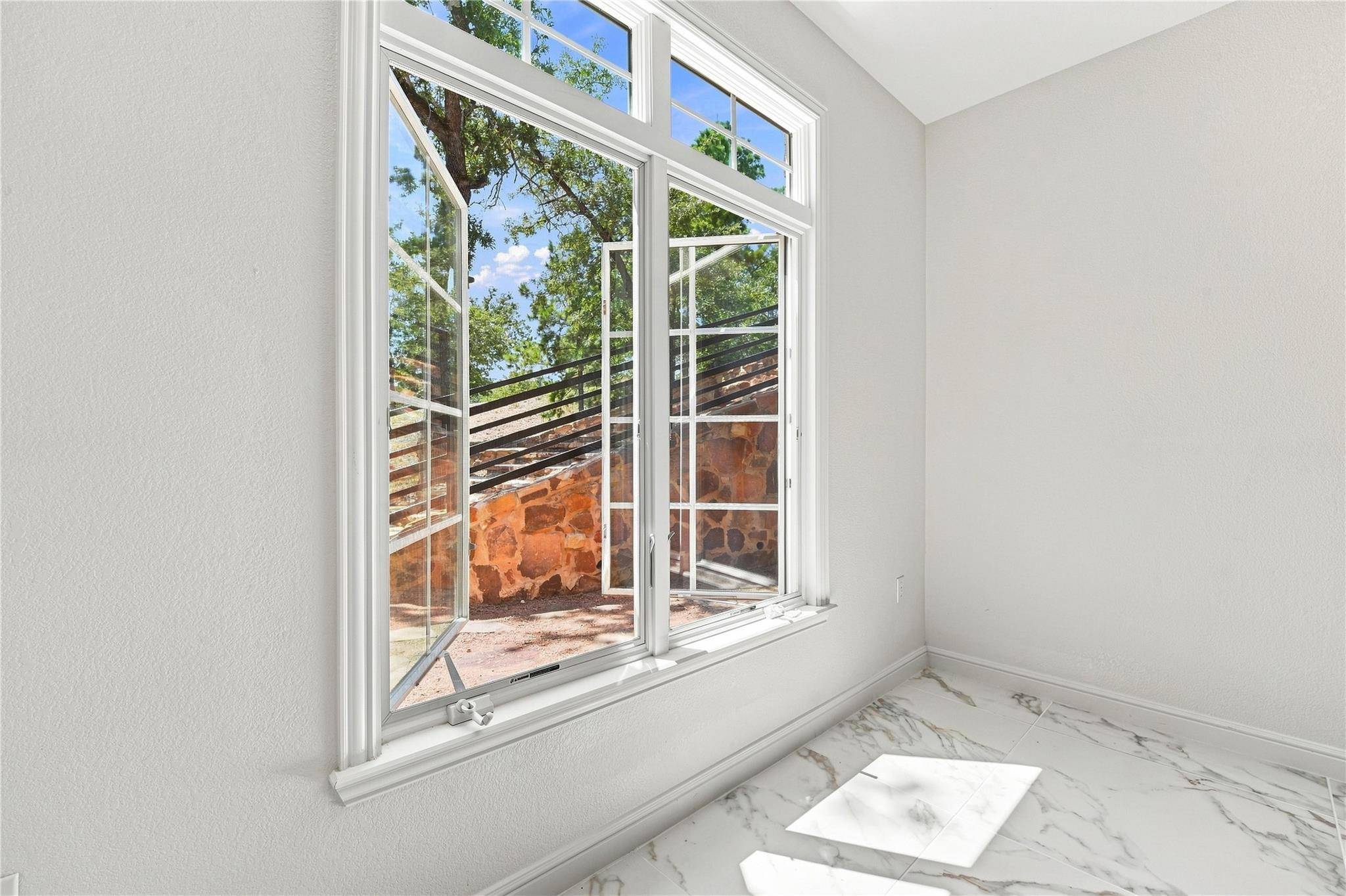 212 Makaha DR, Bastrop, TX 78602
