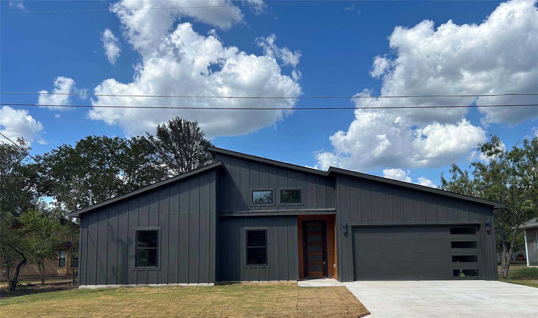 104 Waimanalo LN, Bastrop, TX 78602