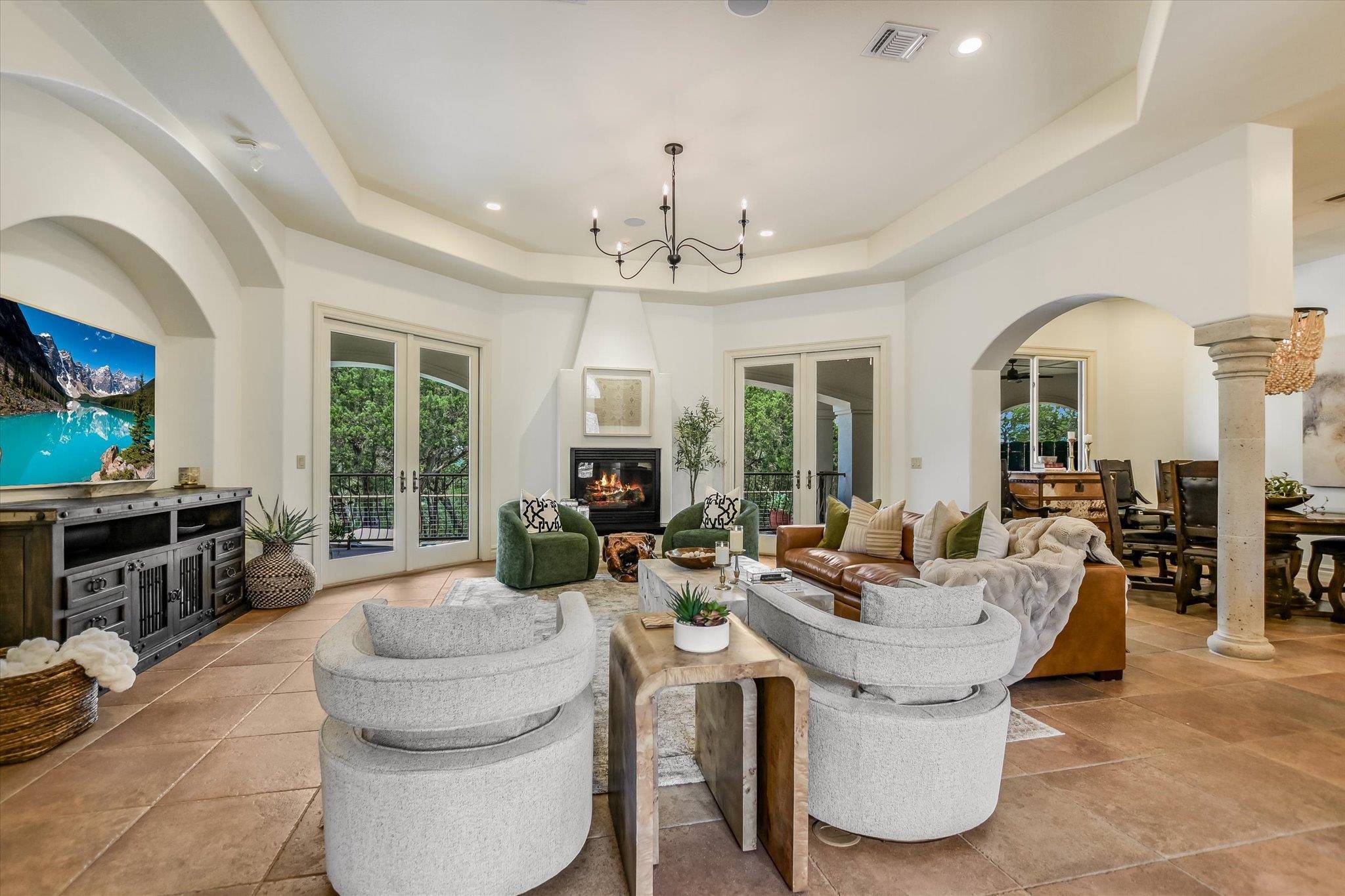 817 Woodcreek Ranch RD, Wimberley, TX 78676