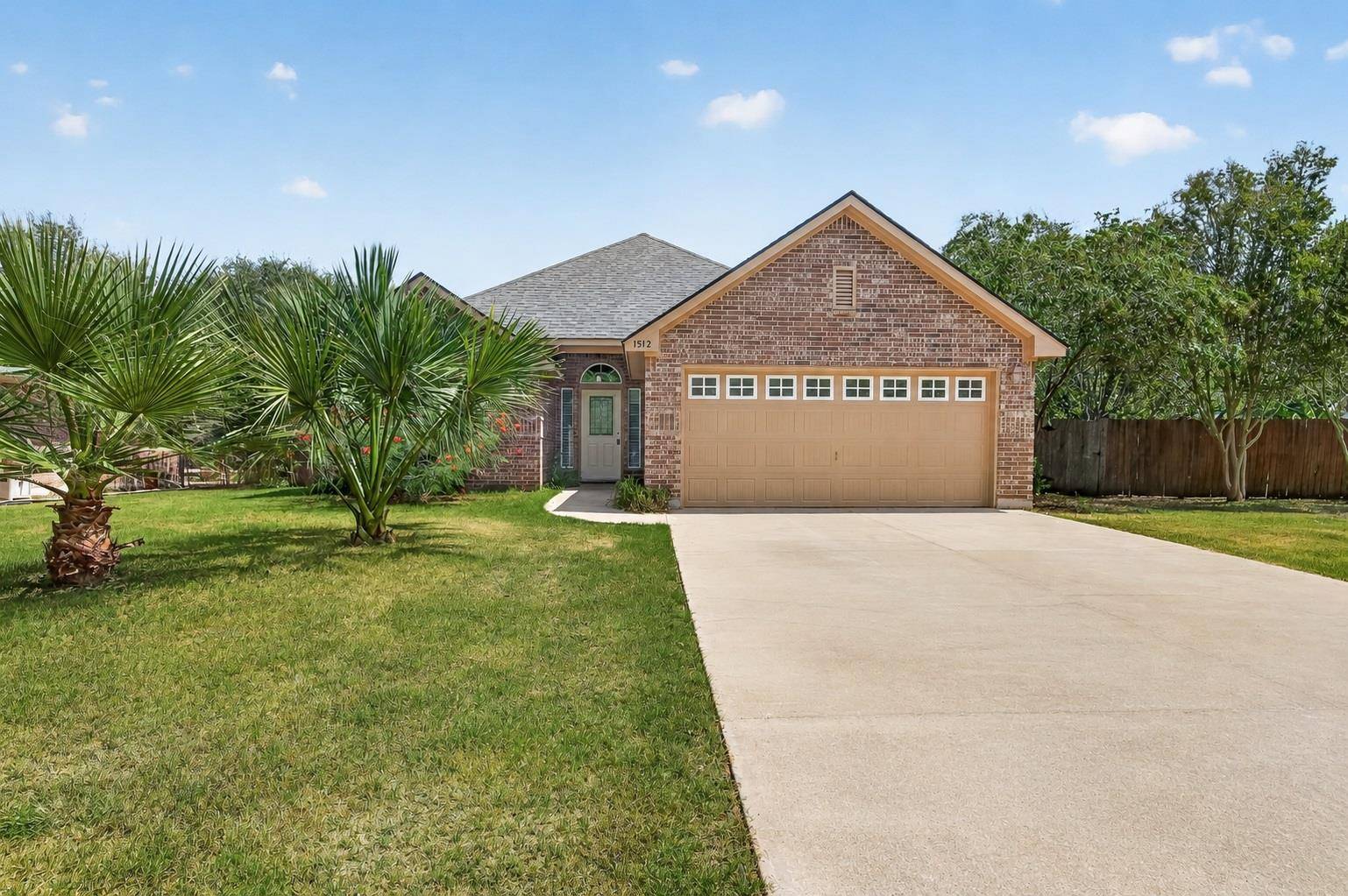 1512 Shadow WALK, Lockhart, TX 78644