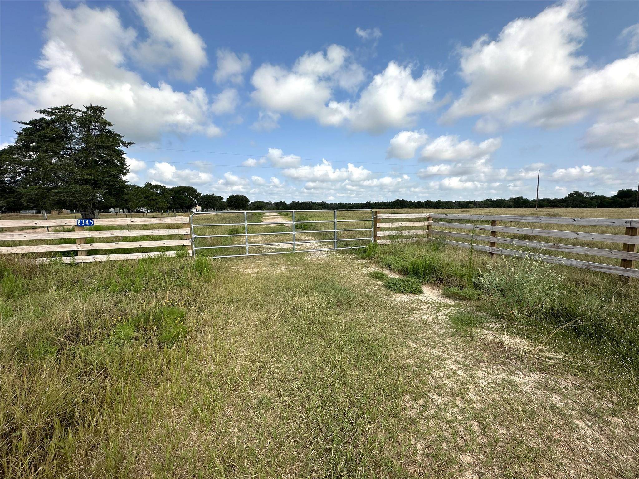 8345 Farm To Market 2145, La Grange, TX 78945