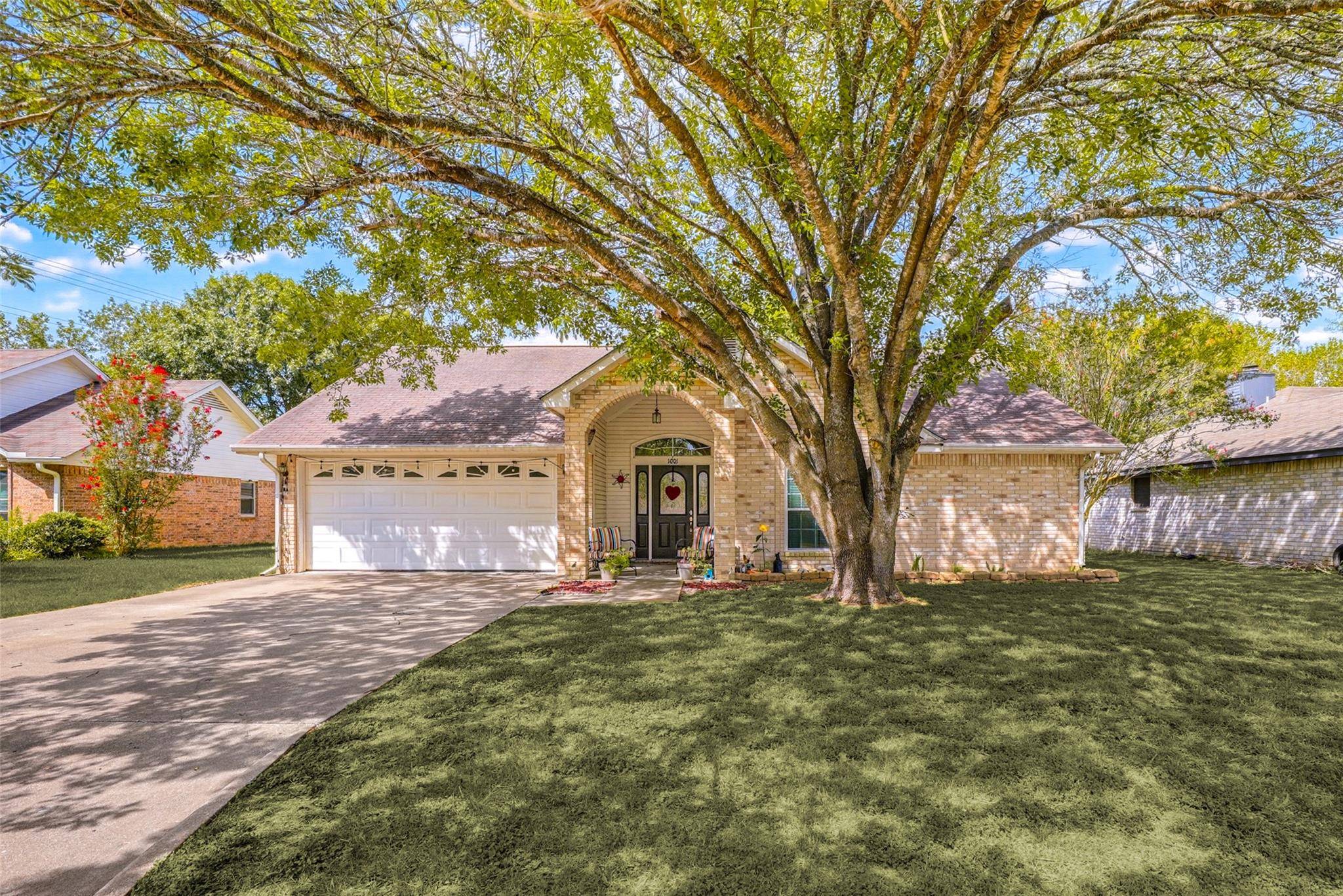 1001 Travis ST, Lockhart, TX 78644