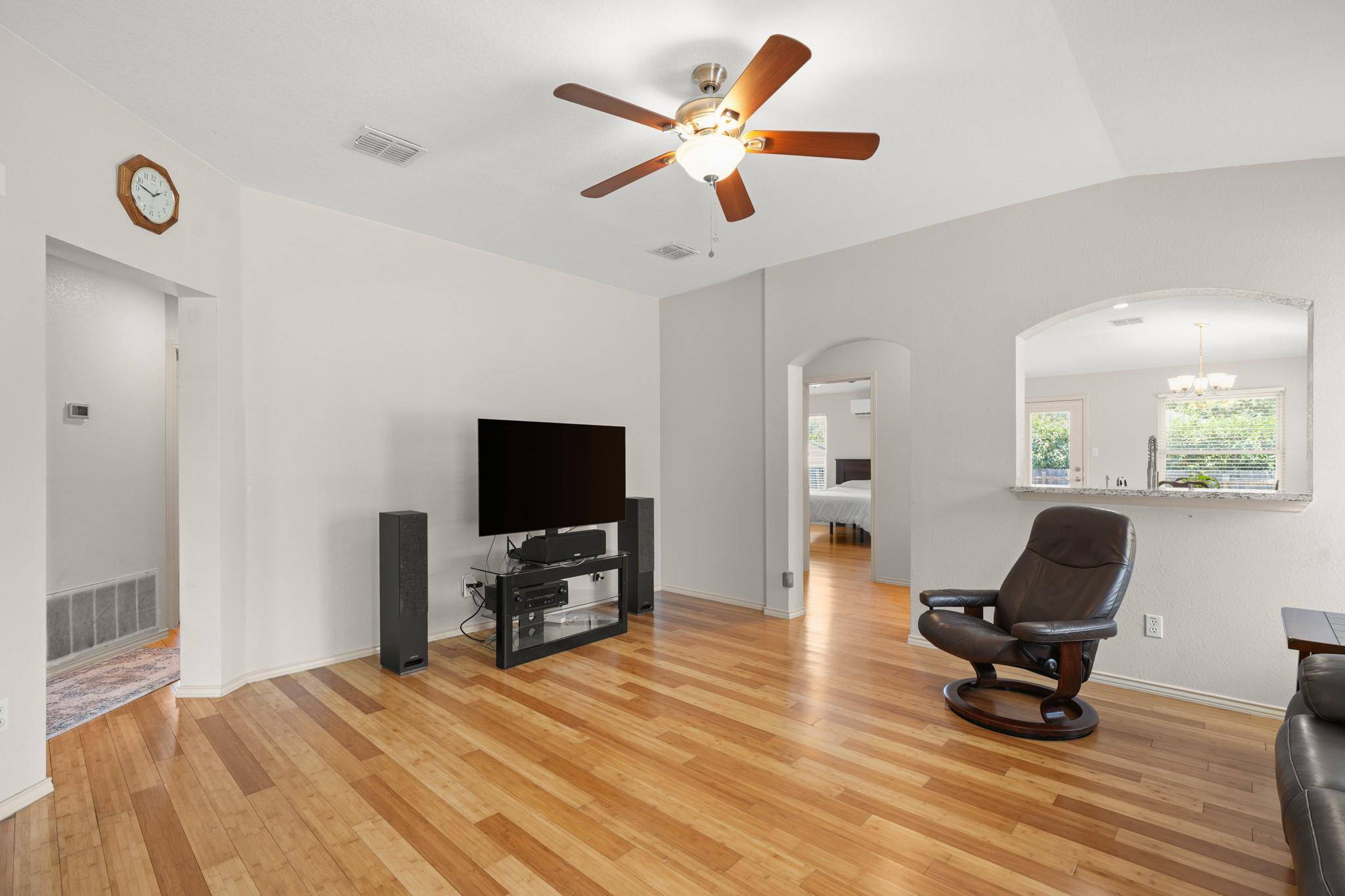 1511 Nettie DR, Leander, TX 78641
