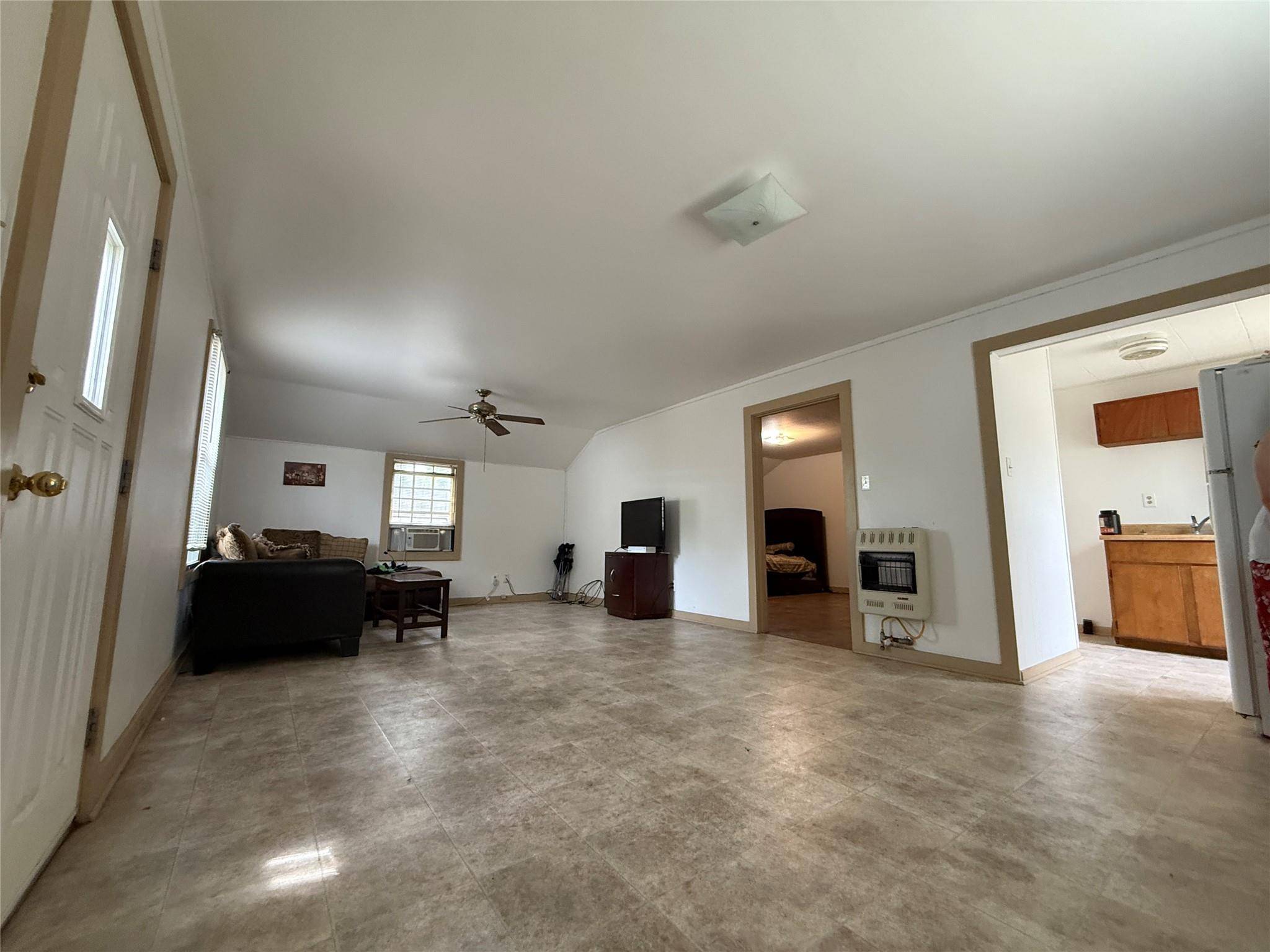 231 E Live Oak ST #B, La Grange, TX 78945