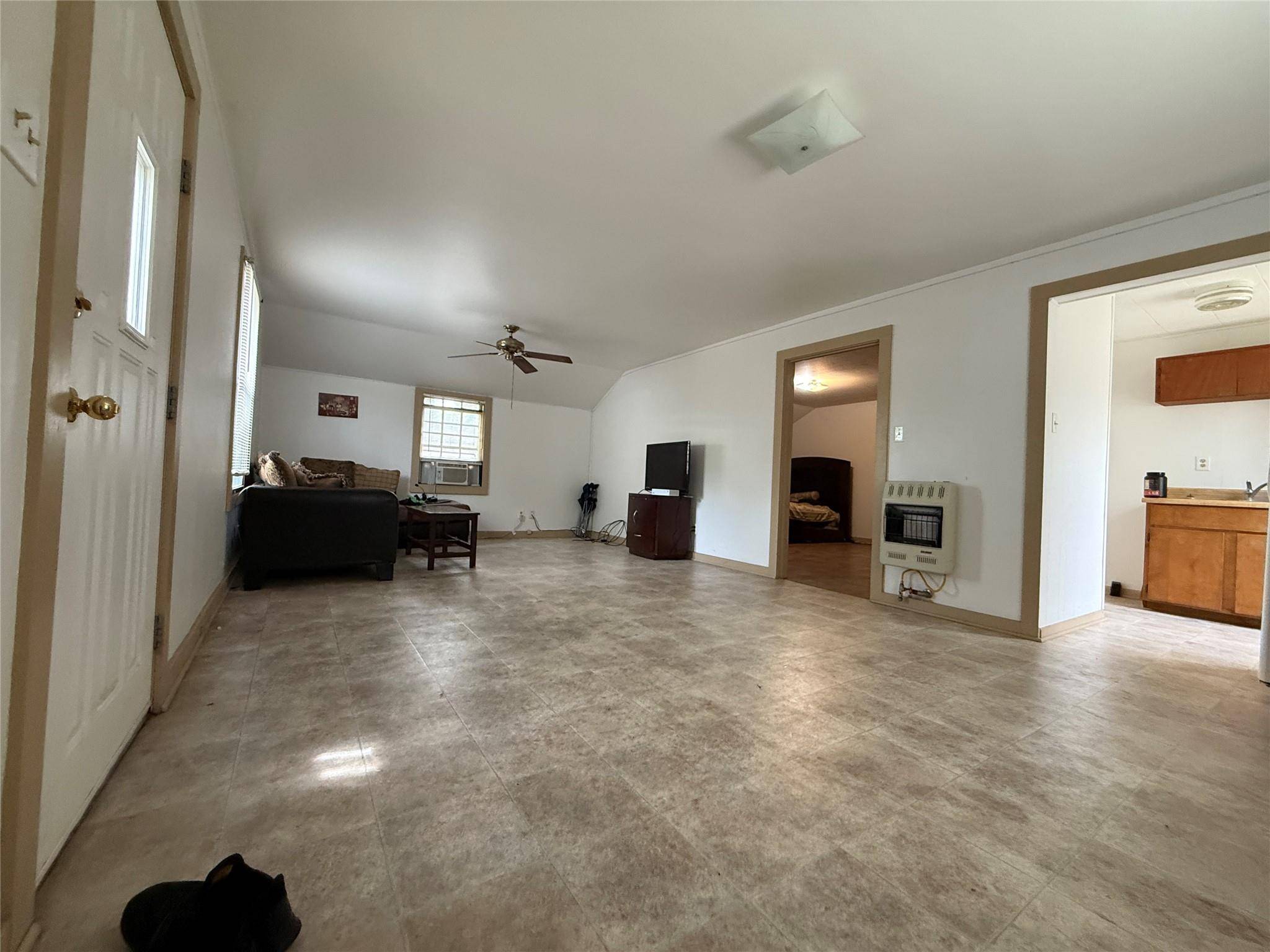 231 E Live Oak ST #B, La Grange, TX 78945