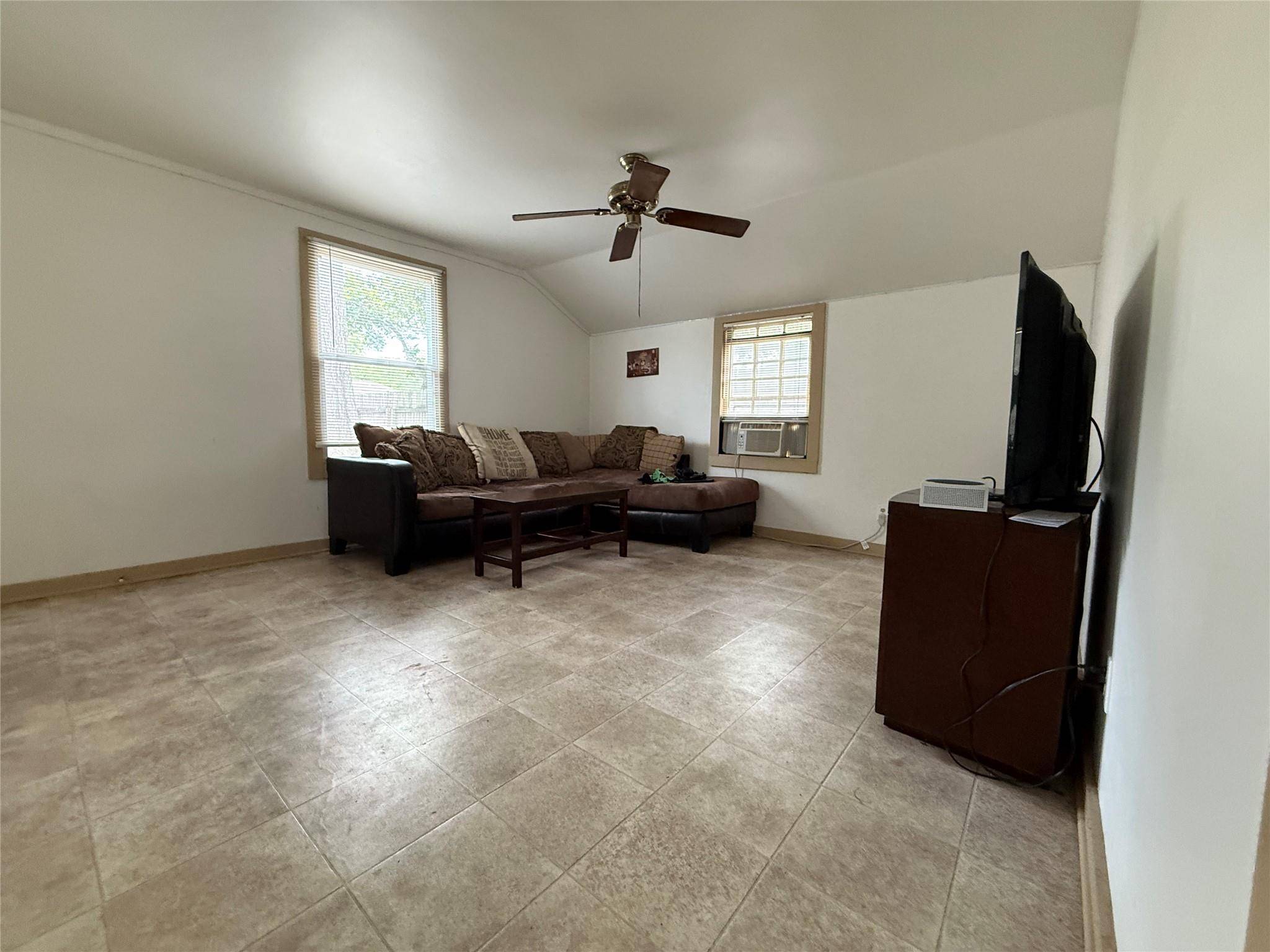 231 E Live Oak ST #B, La Grange, TX 78945