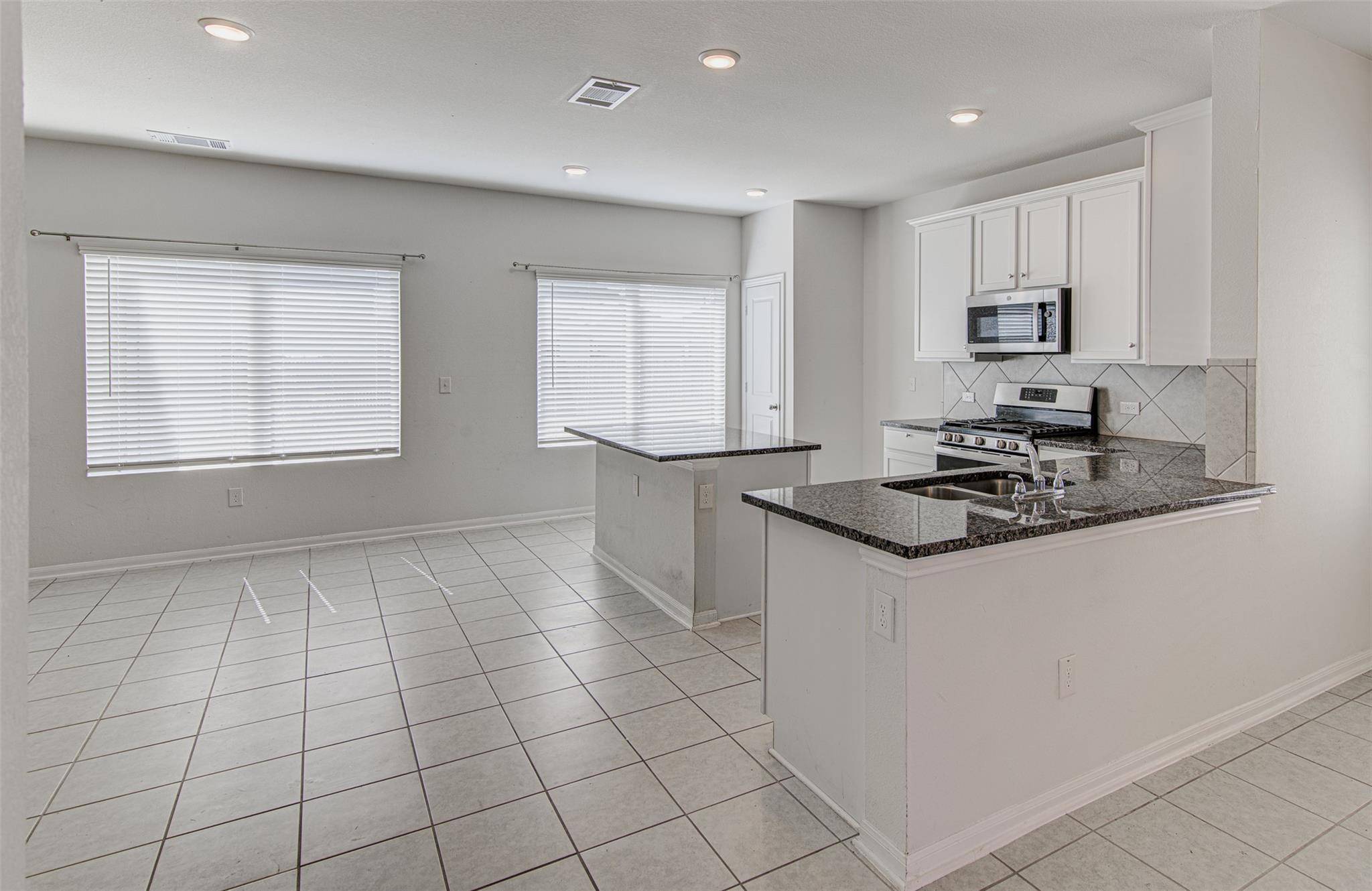 204 Oldbridge DR, Hutto, TX 78634