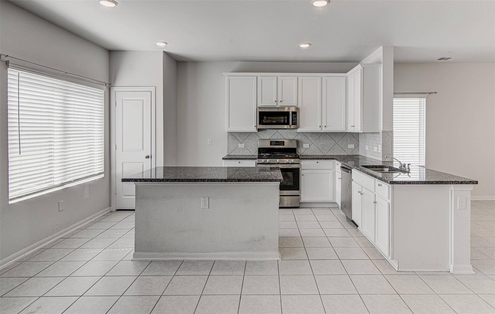 204 Oldbridge DR, Hutto, TX 78634