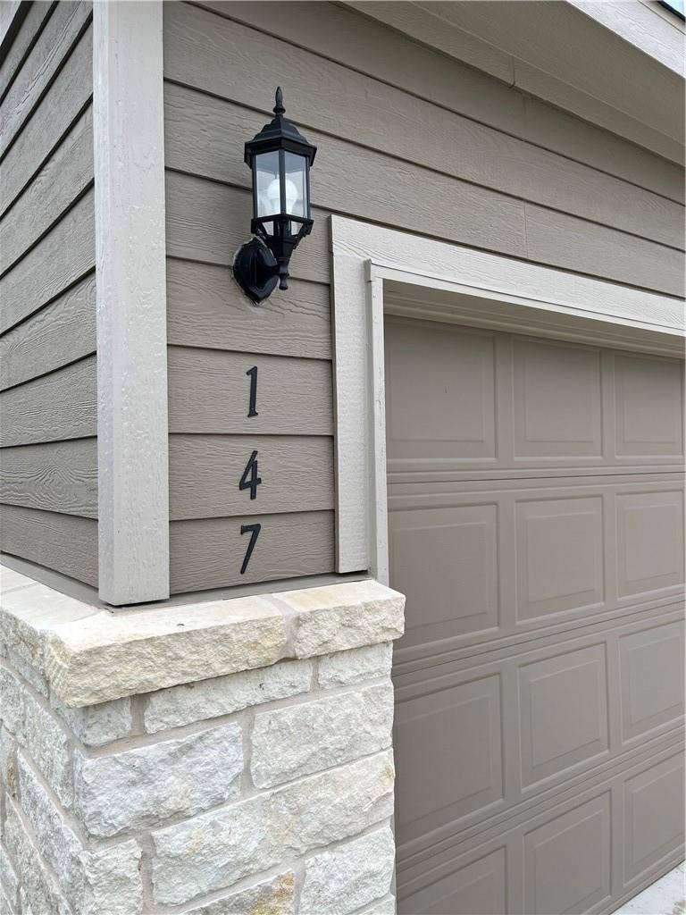 147 Longstraw DR, Buda, TX 78610