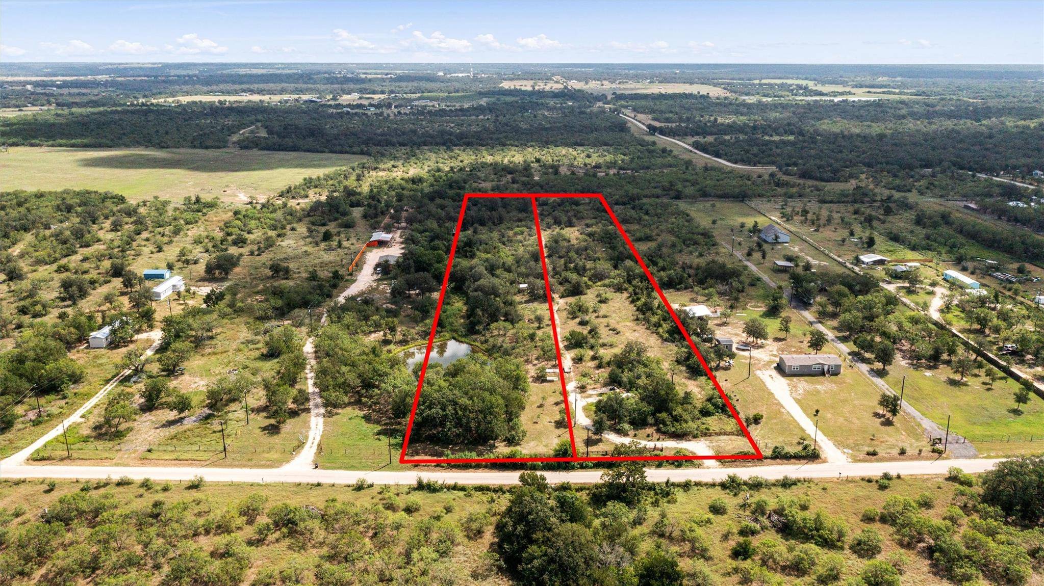 1411 Bugtussle LN, Luling, TX 78648