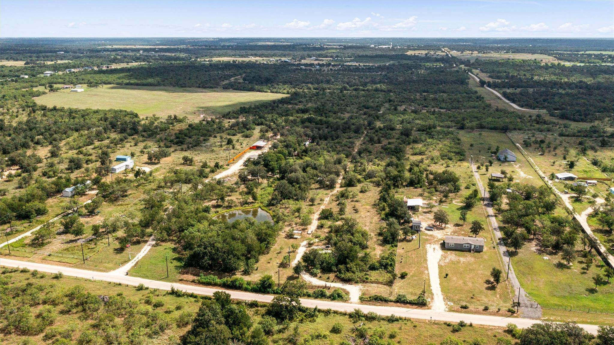 1411 Bugtussle LN, Luling, TX 78648