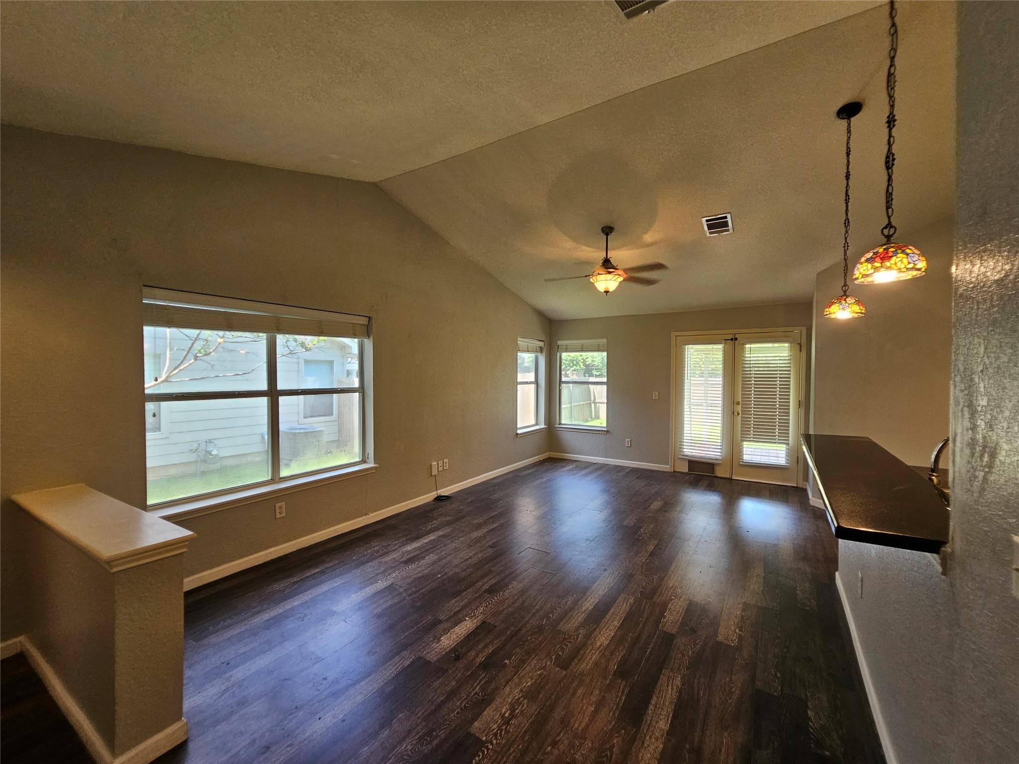 174 Prairie Springs LOOP, Georgetown, TX 78626