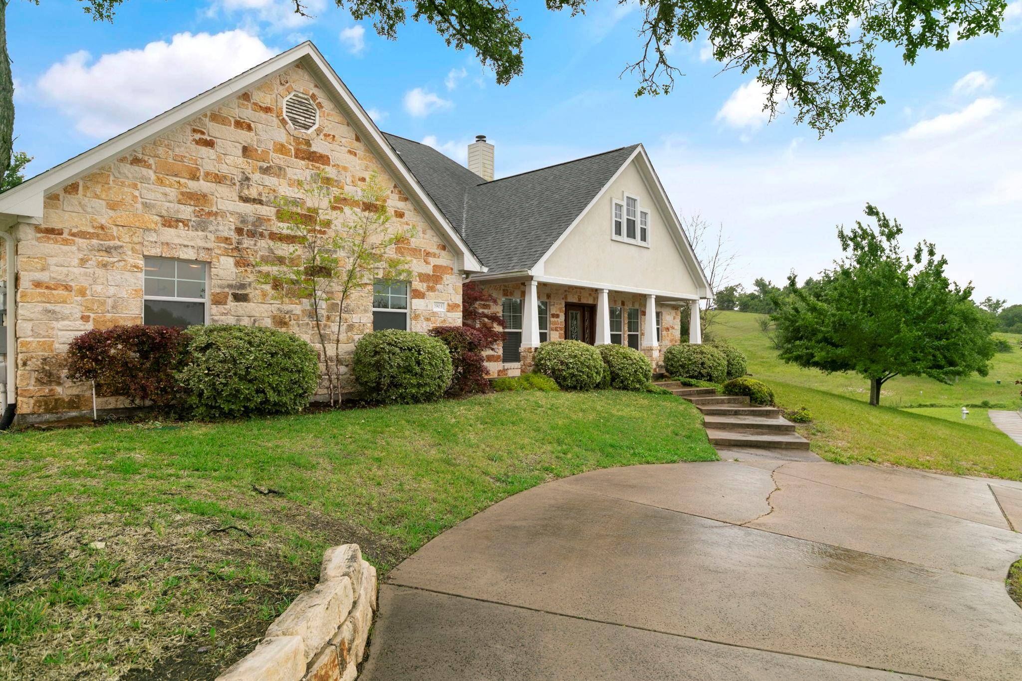 1903 Sarah CV, Taylor, TX 76574
