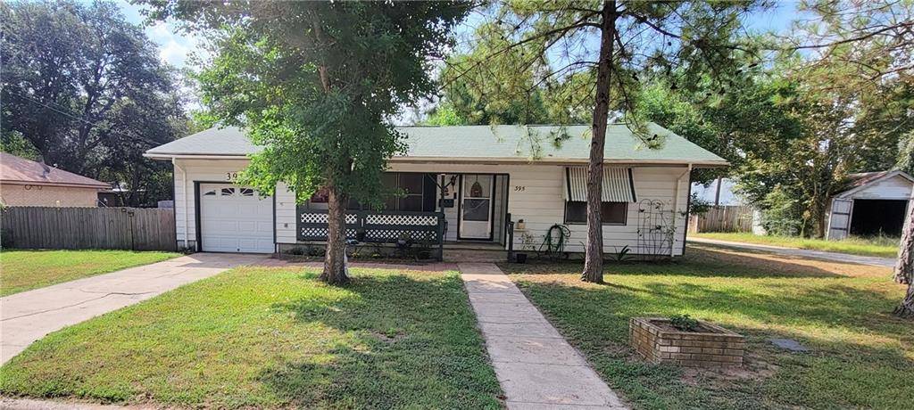 395 W Davilla Ave, Rockdale, TX 76567