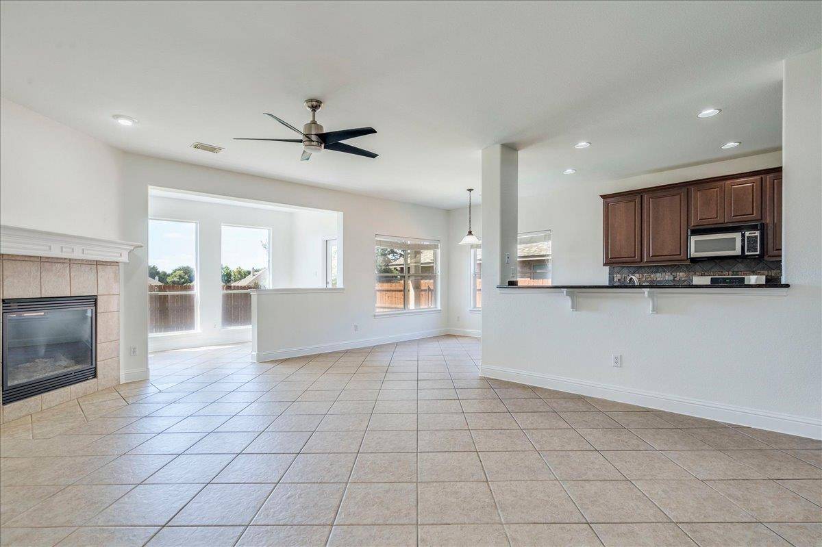 3831 Aqua LN, Round Rock, TX 78681