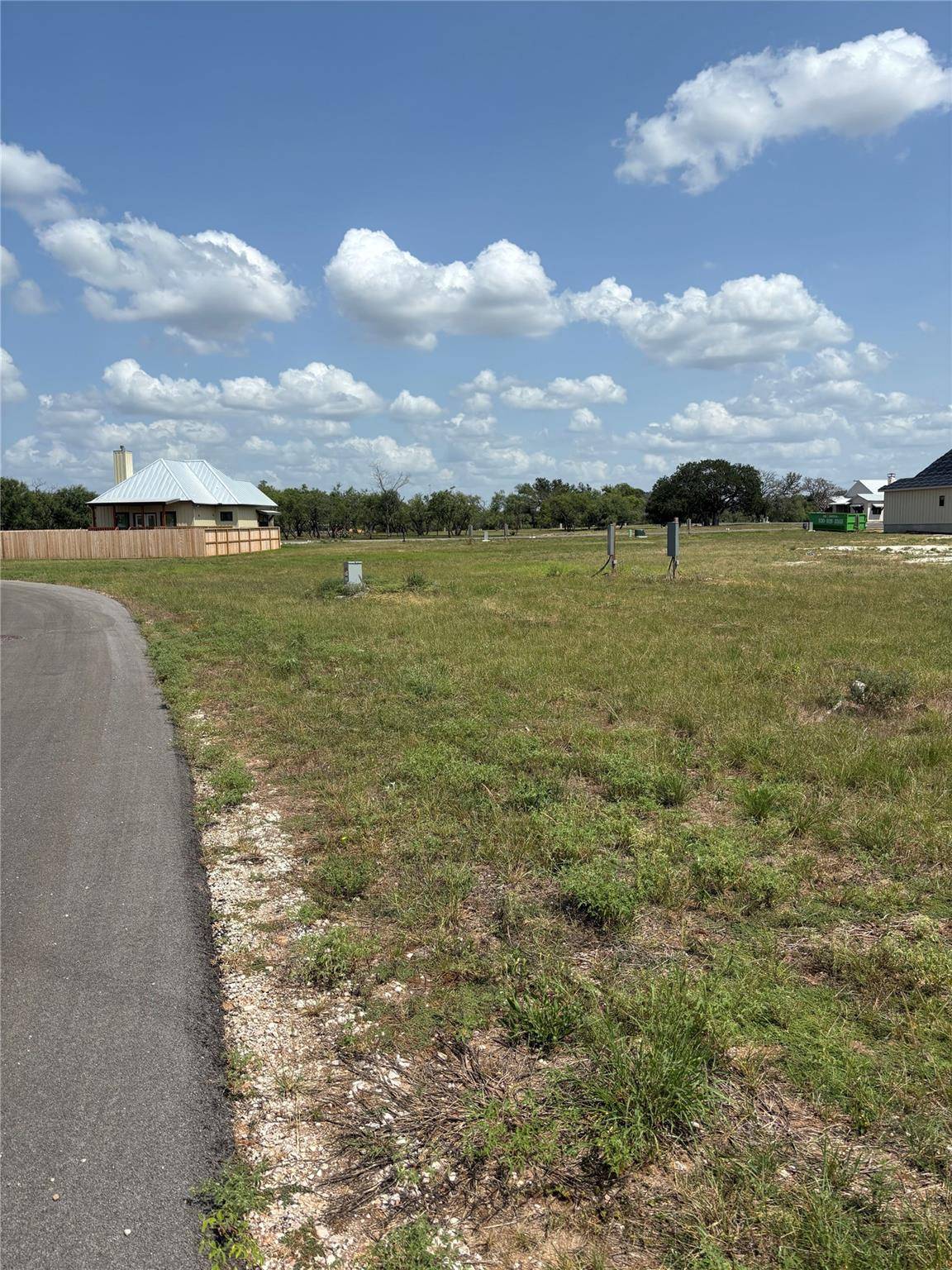 105 E Ogle CT, Fredericksburg, TX 78624