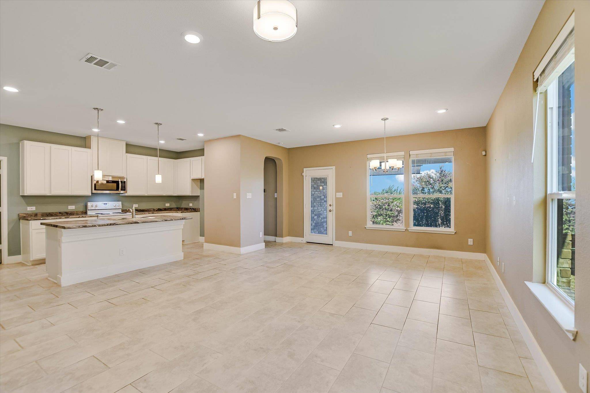 13820 Lyndon B Johnson ST, Manor, TX 78653