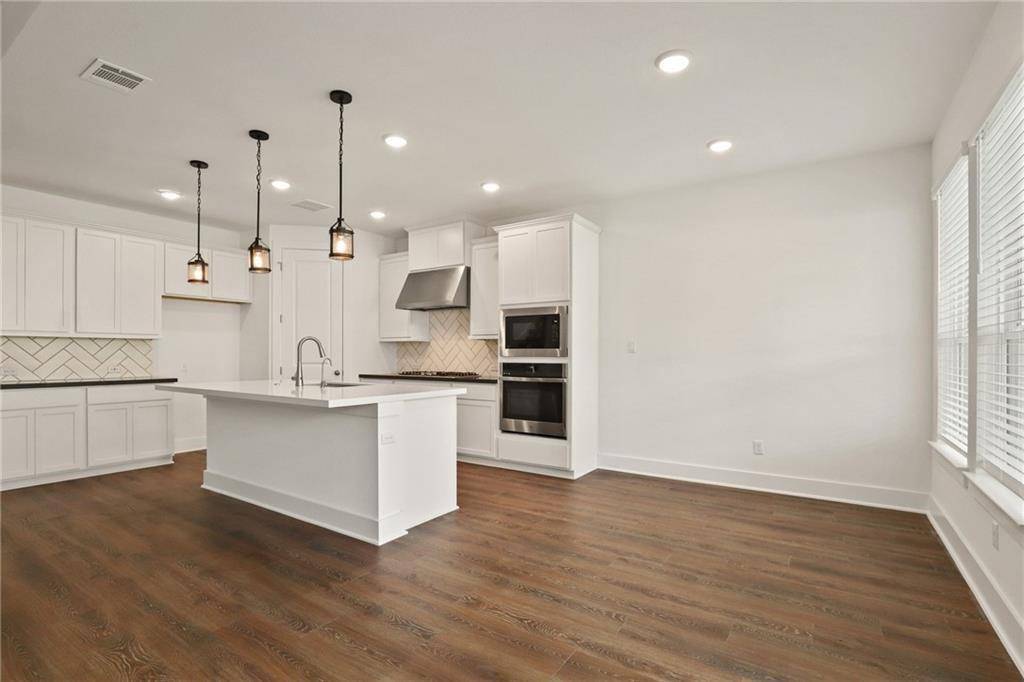 1821 Donetto DR, Leander, TX 78641