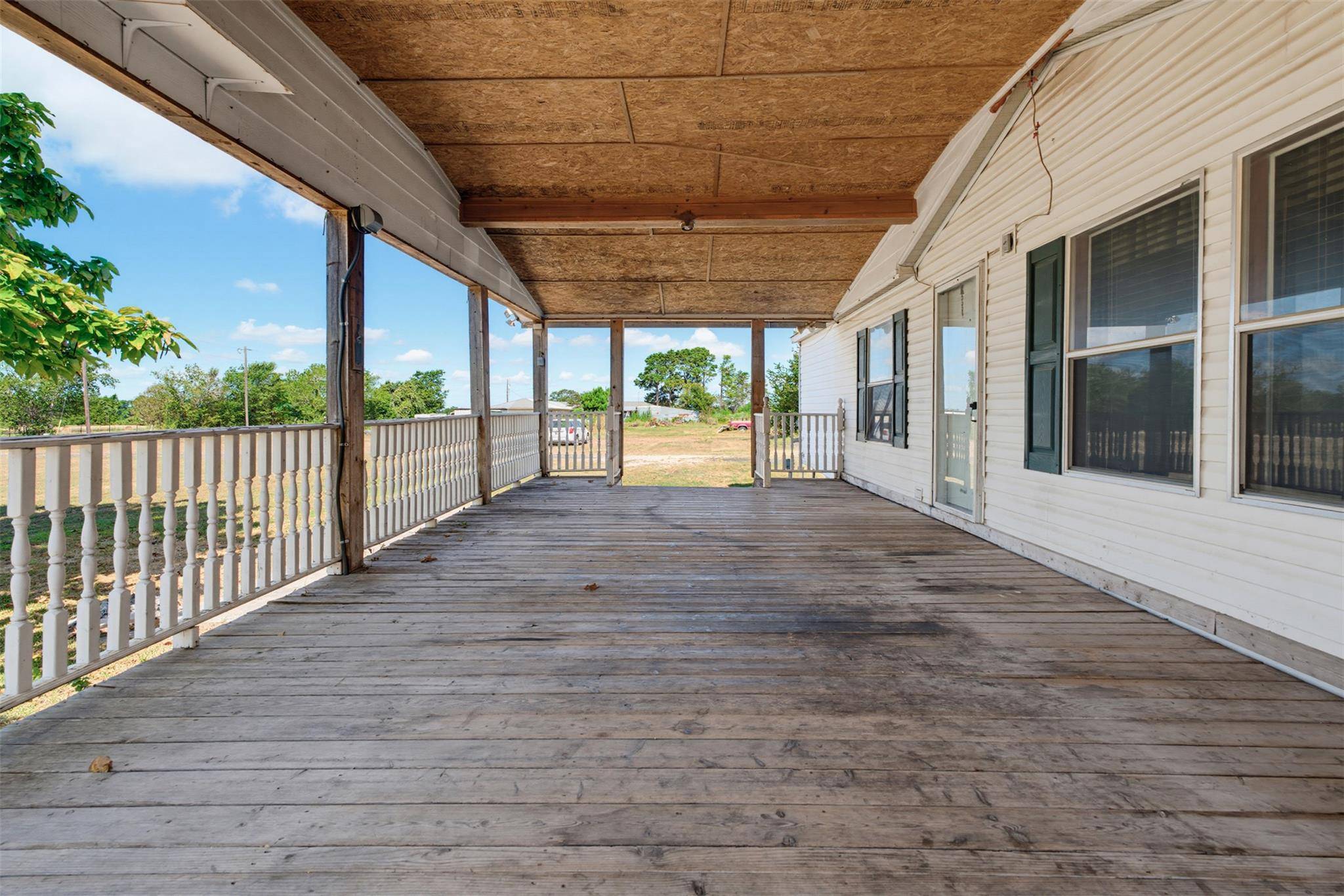 114 Pleasant Grove LOOP, Elgin, TX 78621