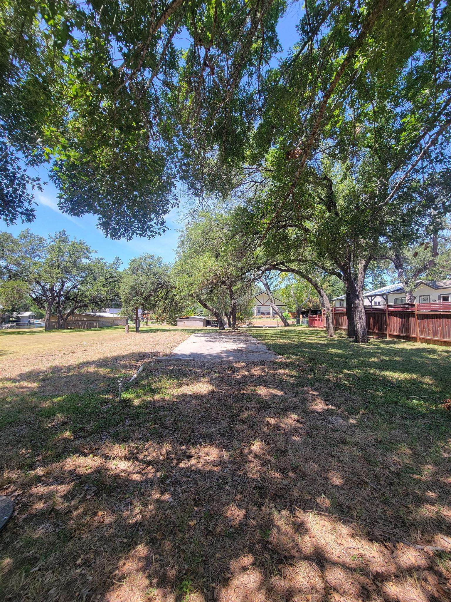 410 CR 136B, Kingsland, TX 78639