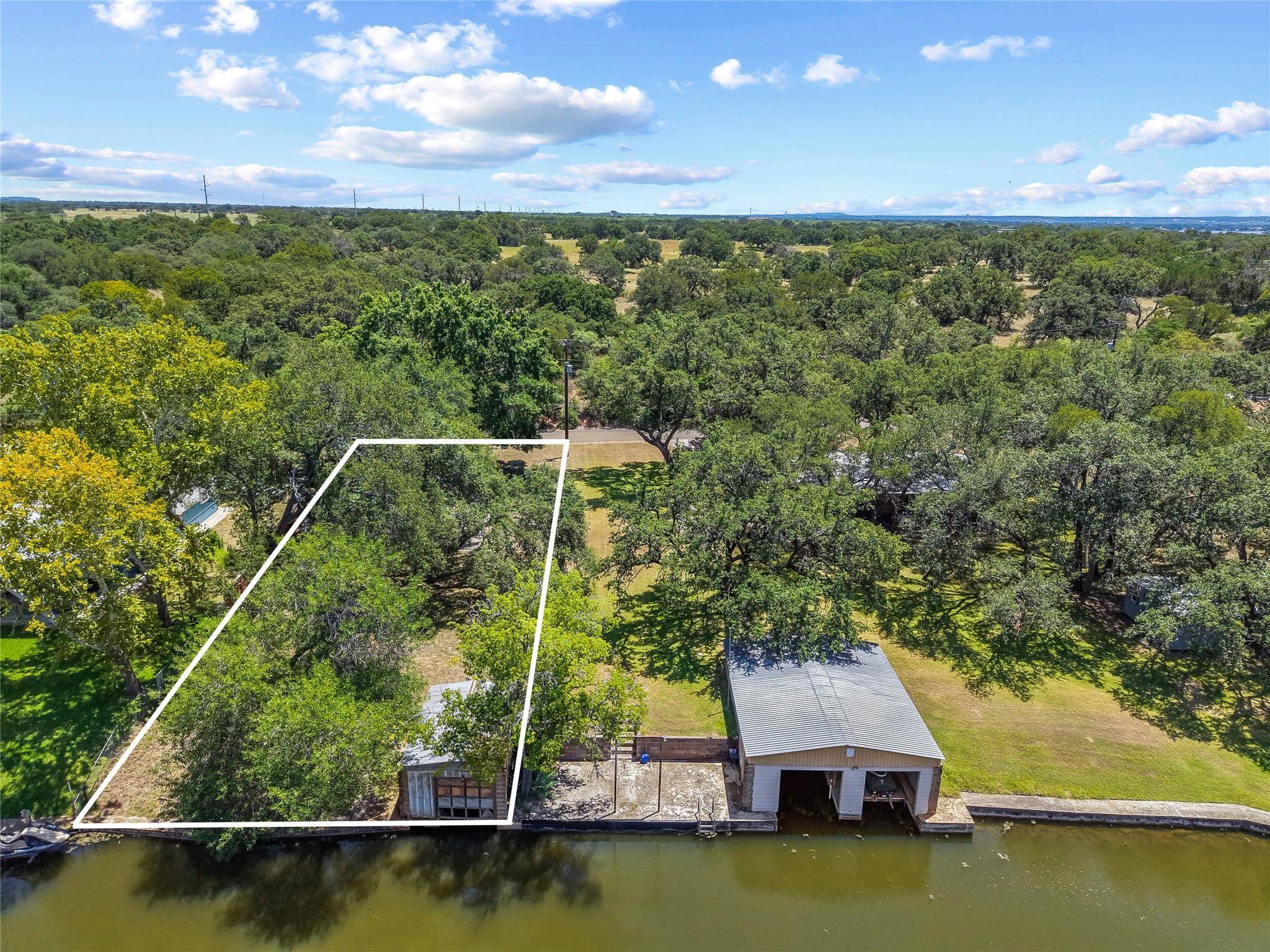 410 CR 136B, Kingsland, TX 78639